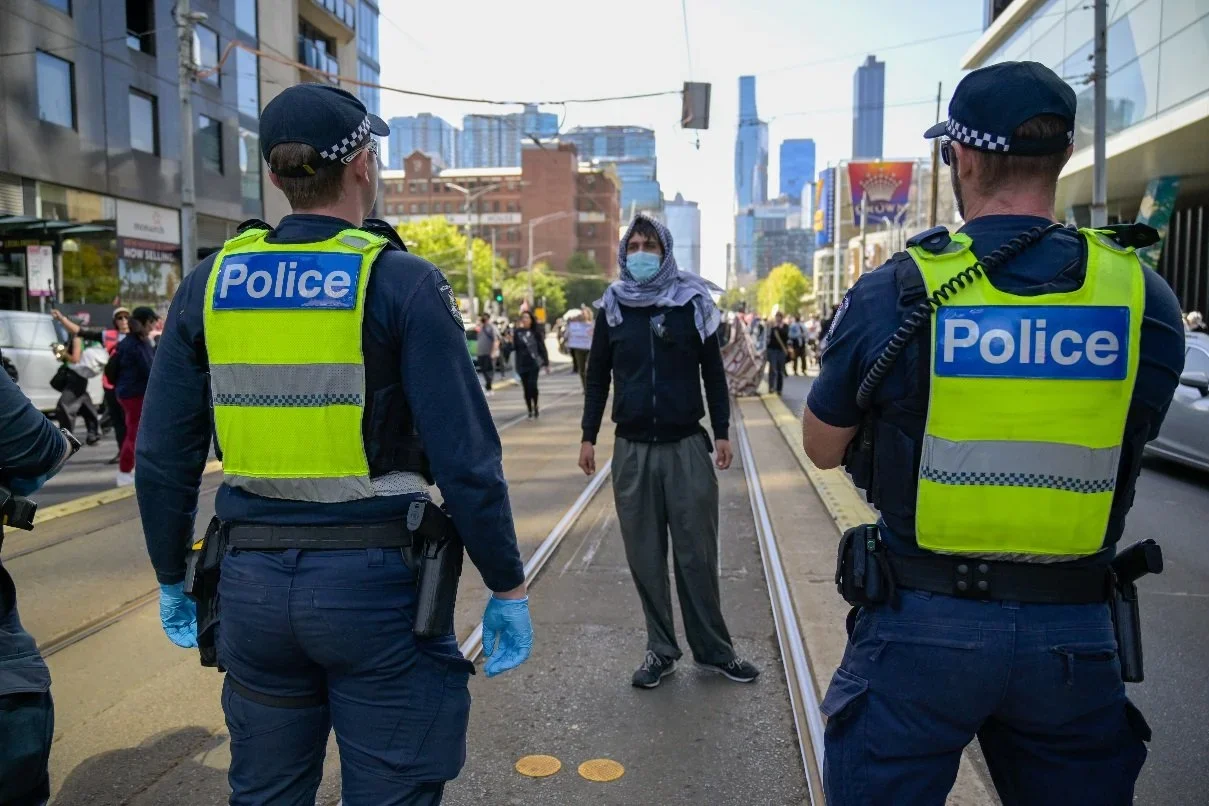 Documentary photograph taken during the Israeli President’s visit to Melbourne on 12 February 2026, capturing protests in Southbank and the CBD, police security measures, and street-level tensions. Photo by Farhad Rajabali | Artssie