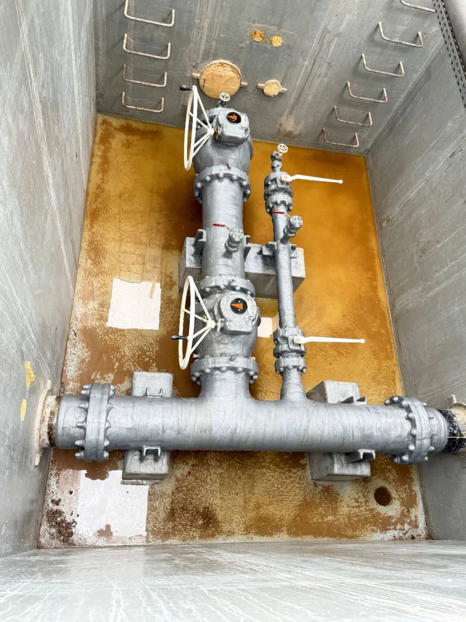 Anti Corrosion protection of pipeline components in an underground vault