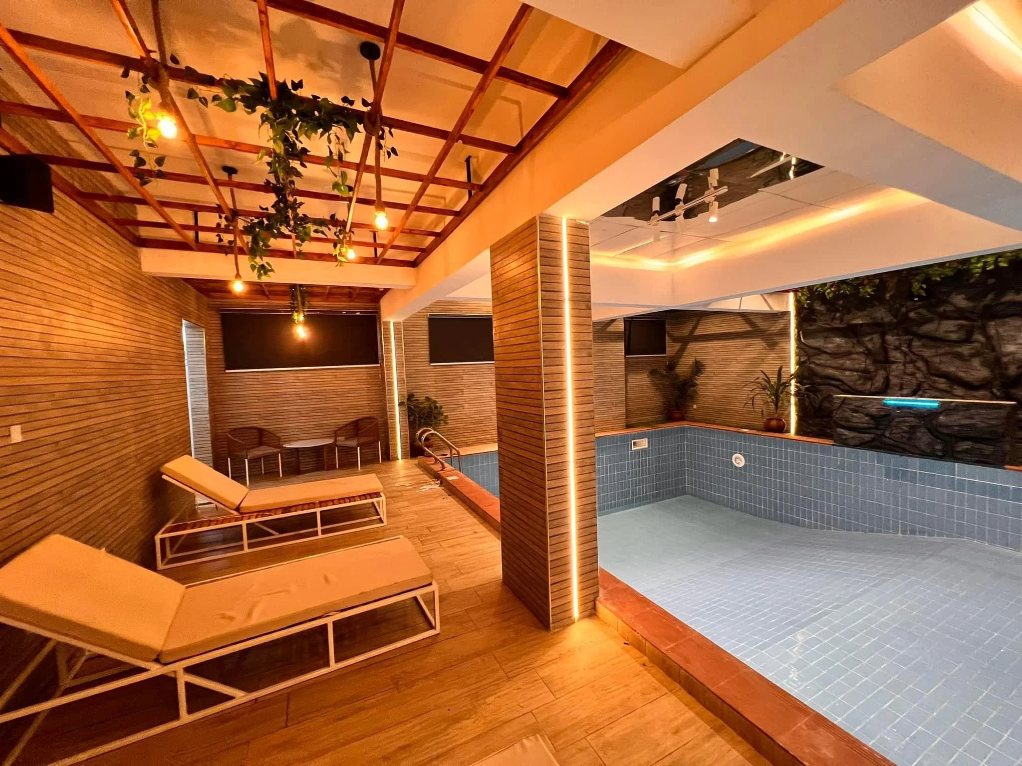 An image of The Float House.