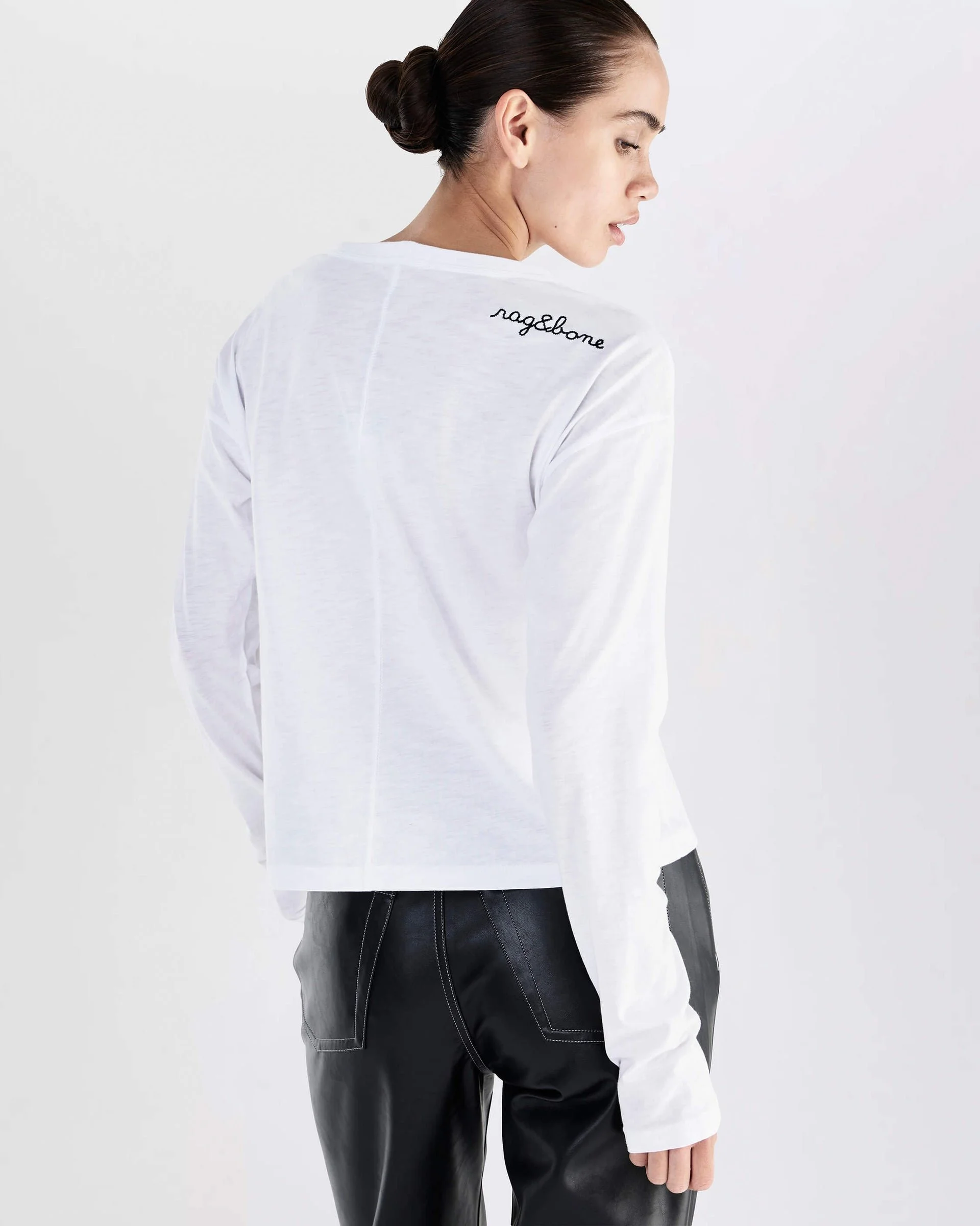 RE2N25HT3SW_WHITE-40.jpg