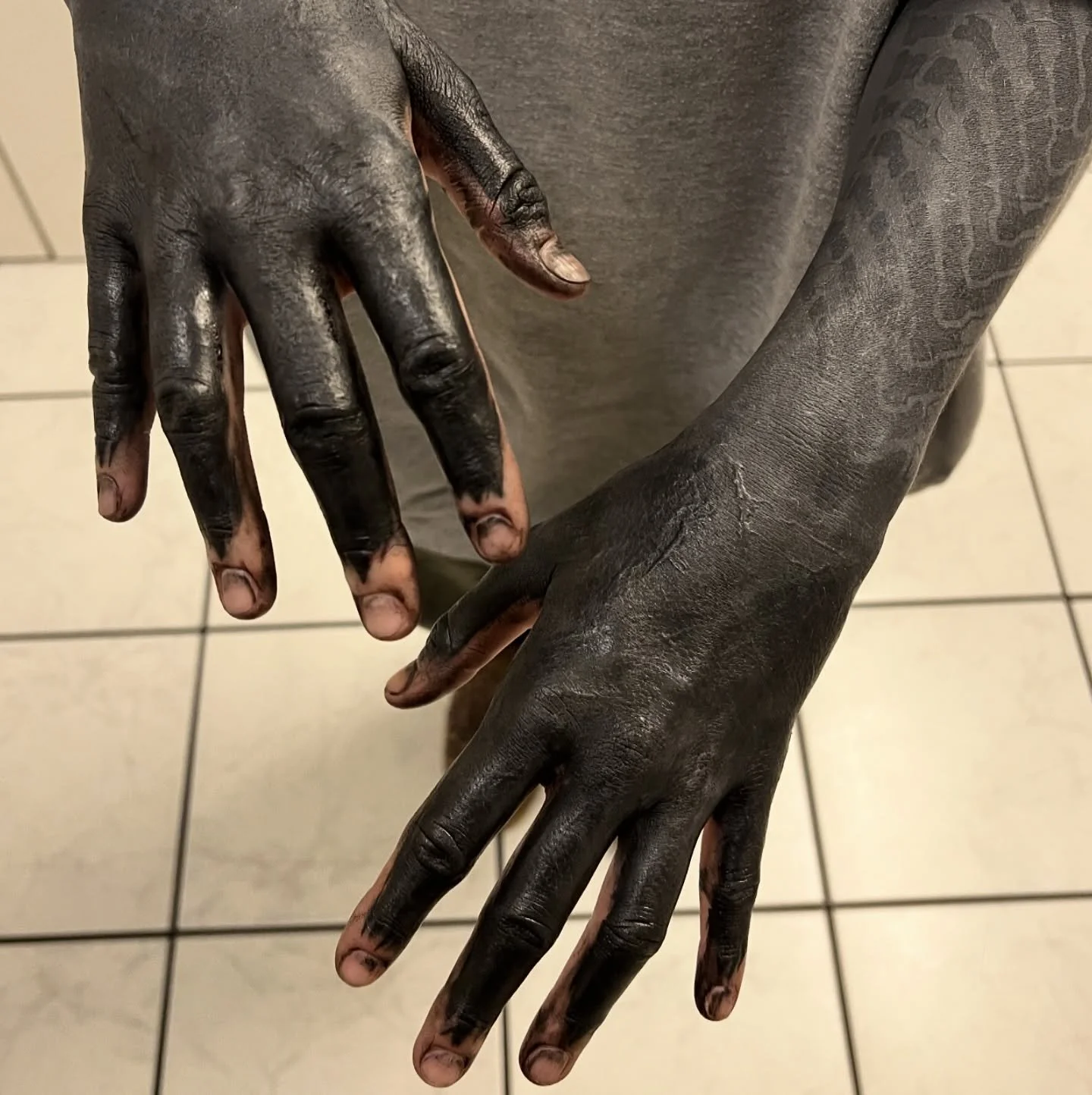 If you avoid the sun and want anything blacked out and having a large choice of possible dates, hit me up ✌🏻

I&rsquo;m available all summer (and the rest of the year 😛) in @earth_tattoo_brn in #bern or in @secretcirclezh in #z&uuml;rich and still 