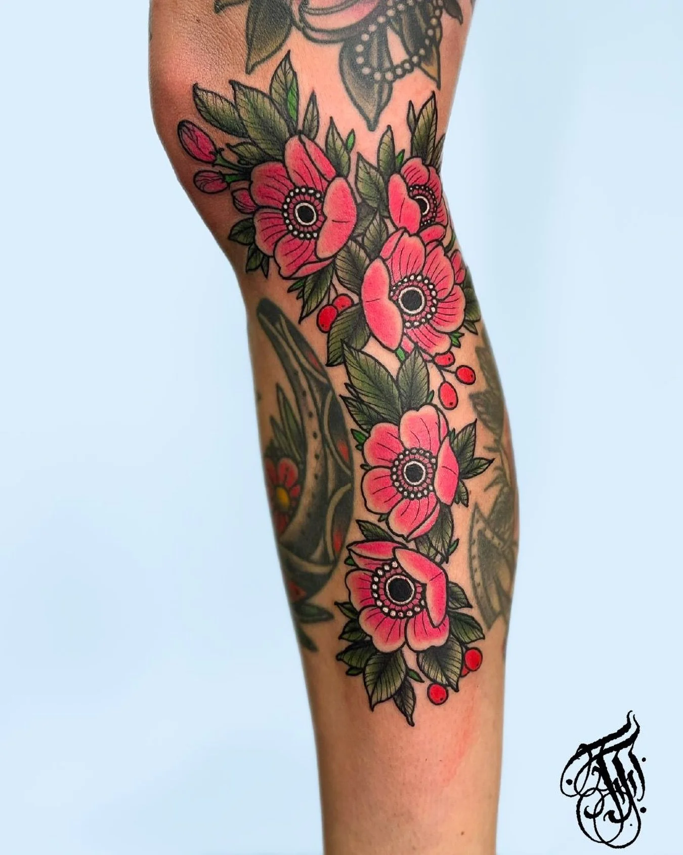 Flowers filler for Flavia 🌸

I have time in February to start your big projects before summer or for small or even very small tats 🫡.

For a consult of booking, contact me by message or on my website www.fredericflorey.com

@earth_tattoo_brn 
@secr