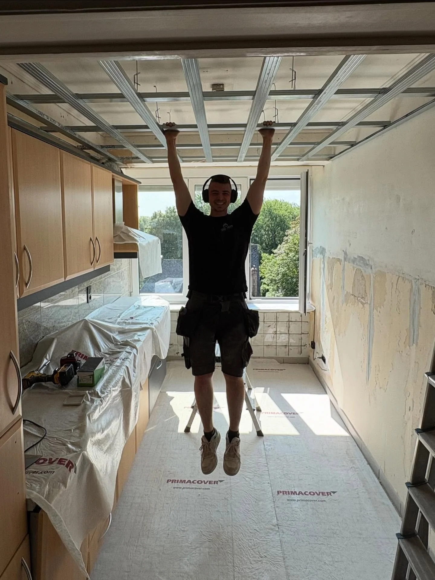 Voor plafonds die je elke dag weer opvangen! 
Bij Sani-Man testen we niet alleen de stevigheid&hellip; we hangen er ons volle gewicht aan 😉
#VoorSanitairDatJeElkeDagVerwent #SaniMan #vakmanschapmethumor