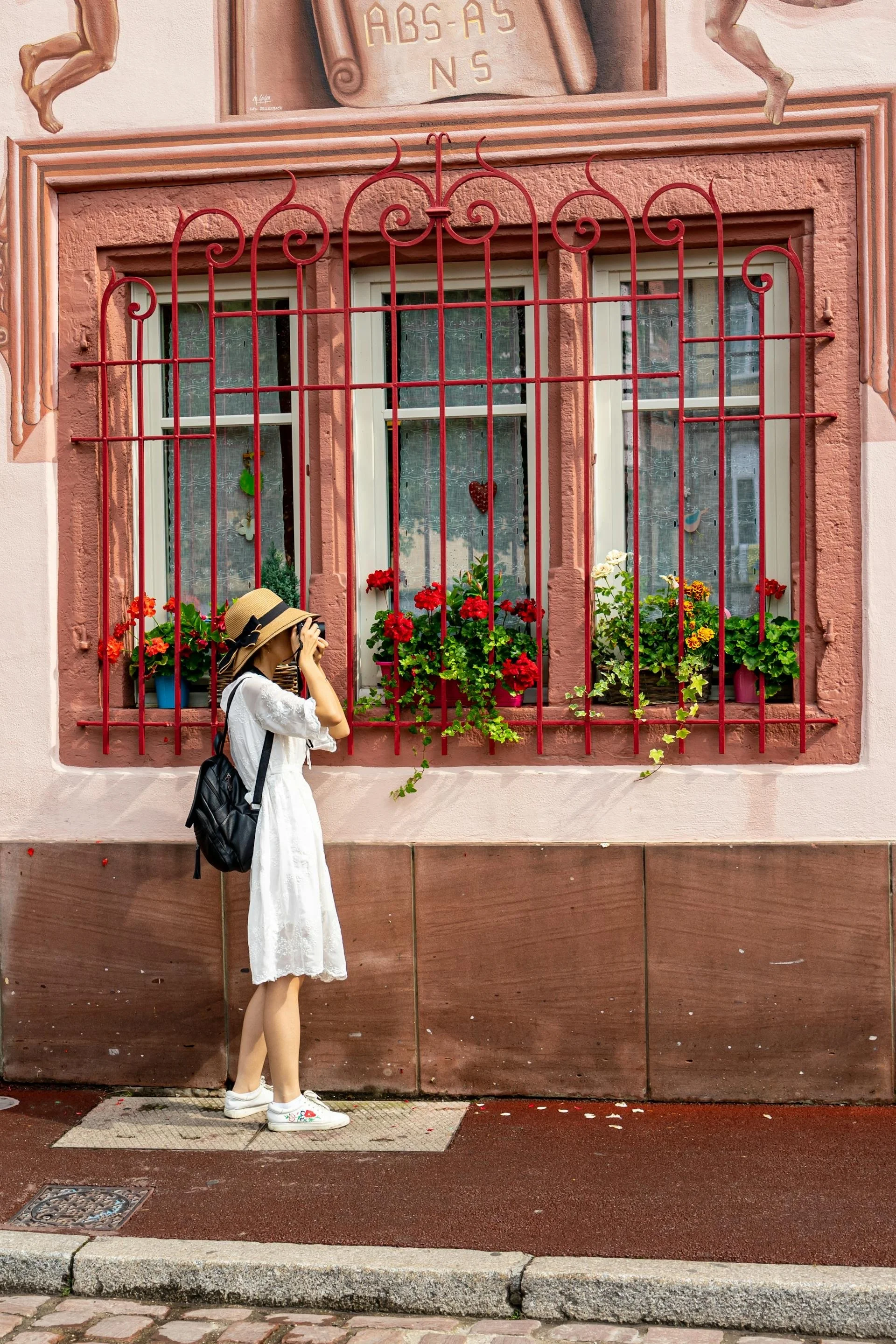 Geometric drawing of an outline square with sections divided by vertical, horizontal, and circle lines.