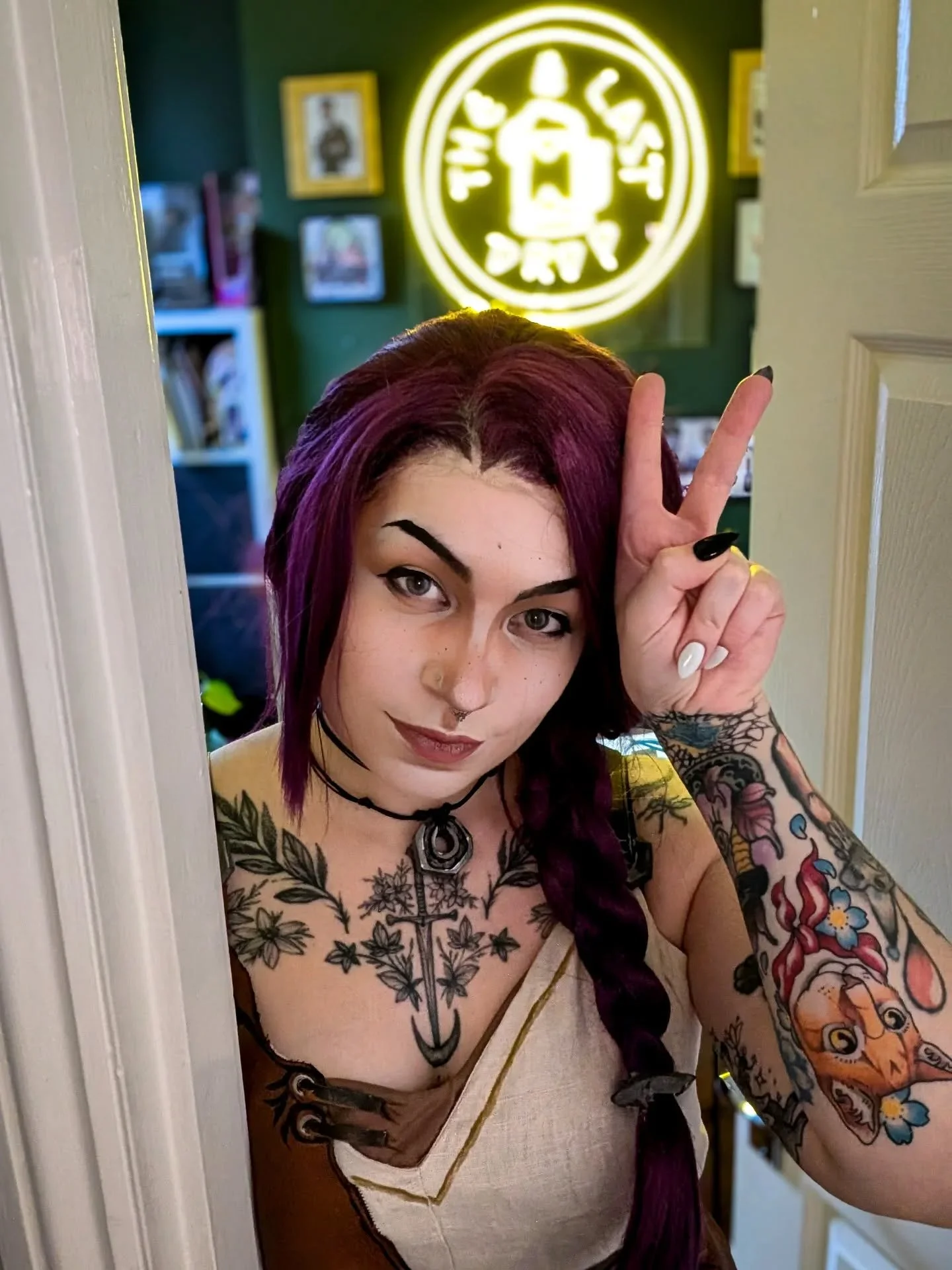 "You're not allowed to fail anymore. For her...for me." 💜

Surprise surprise Fel is back! Who'd have guessed?! 

Character: Felicia 
Show: @arcaneshow @netflixuk @fortiche_prod

#zauntrio #arcane #arcanecosplay #feliciaarcane #cosplay @rio