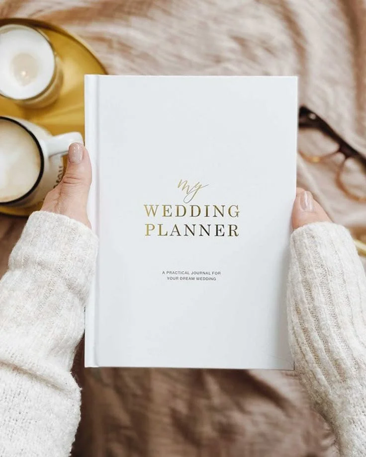 Step-by-step free wedding planning guide for newly engaged couples