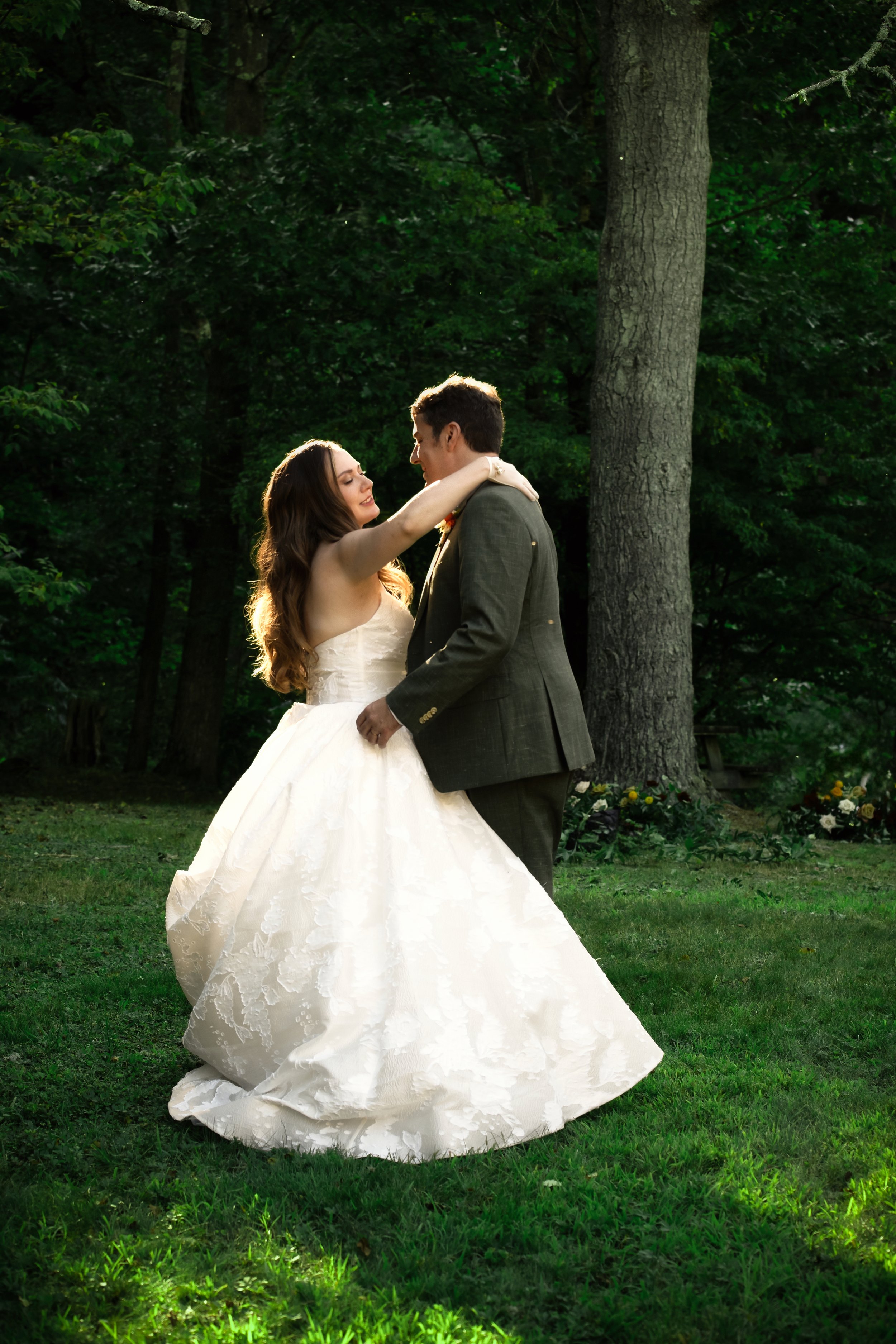 couple is hugging and dancing enchantedly in the background of the forest