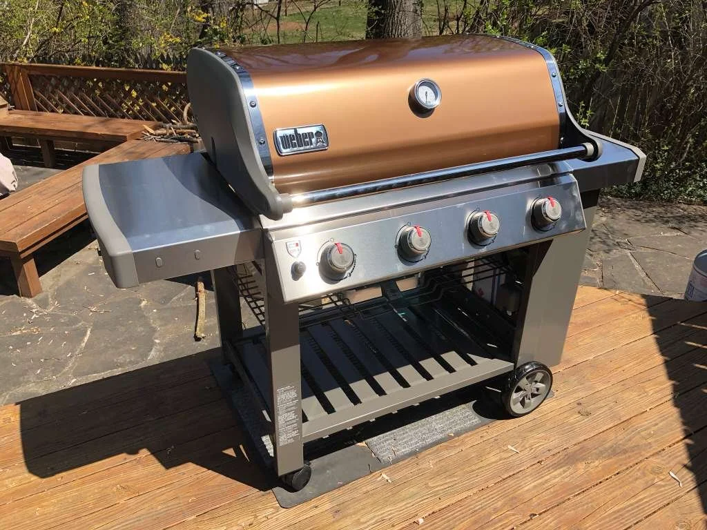Portable gas grill assembly