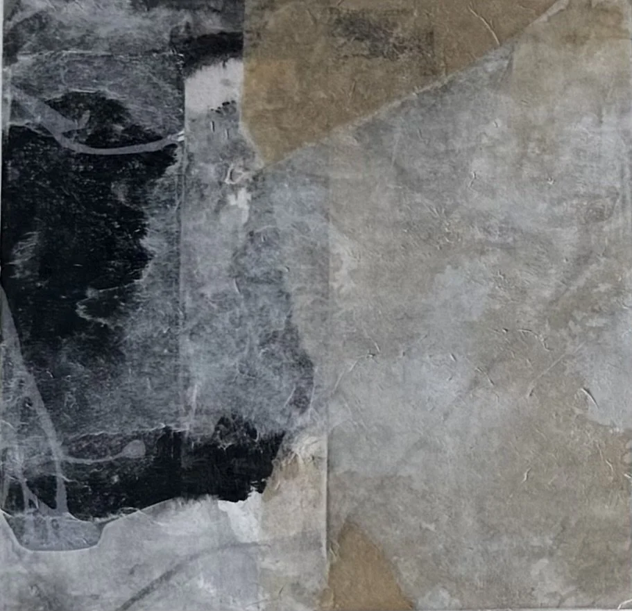 Gefärbte und gesammelte Papiere, gelli prints, Kohle, Acryl