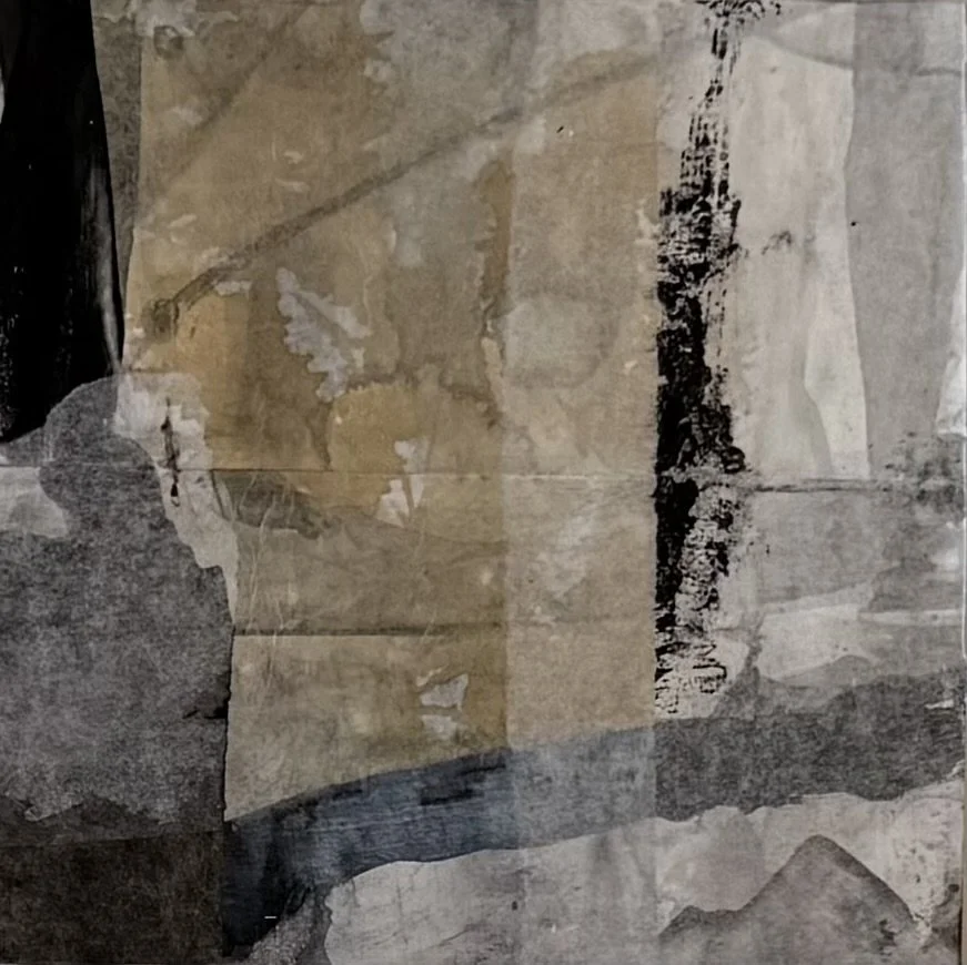 Gefärbte und gesammelte Papiere, gelli prints, Kohle, Acryl