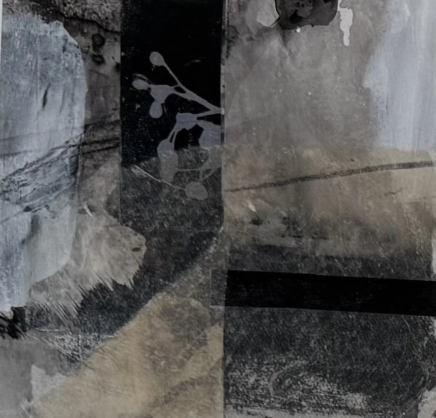 Gefärbte und gesammelte Papiere, gelli prints, Kohle, Acryl