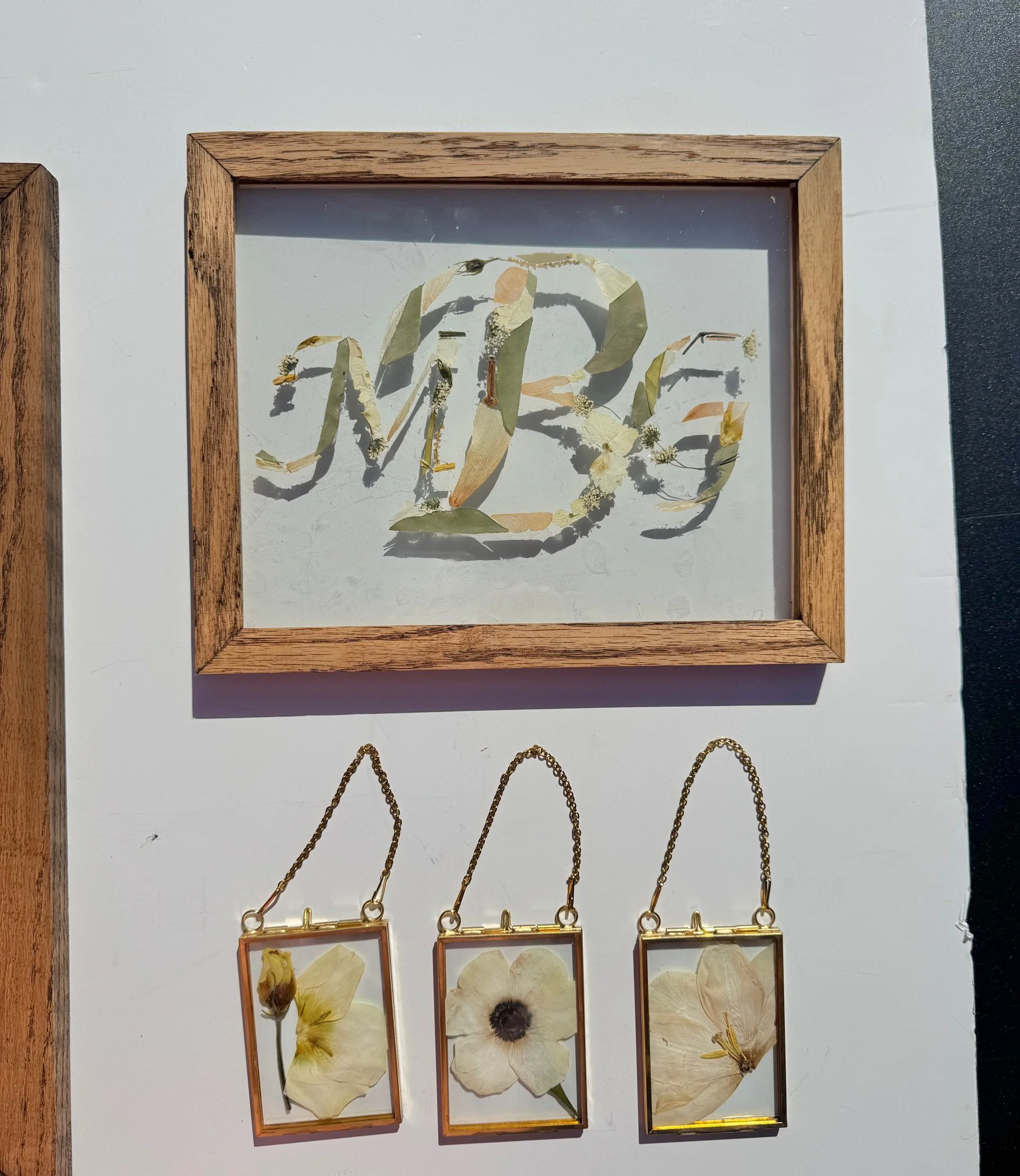 8x10 3 letter monogram oak frame in espresso paired with 3 ornaments