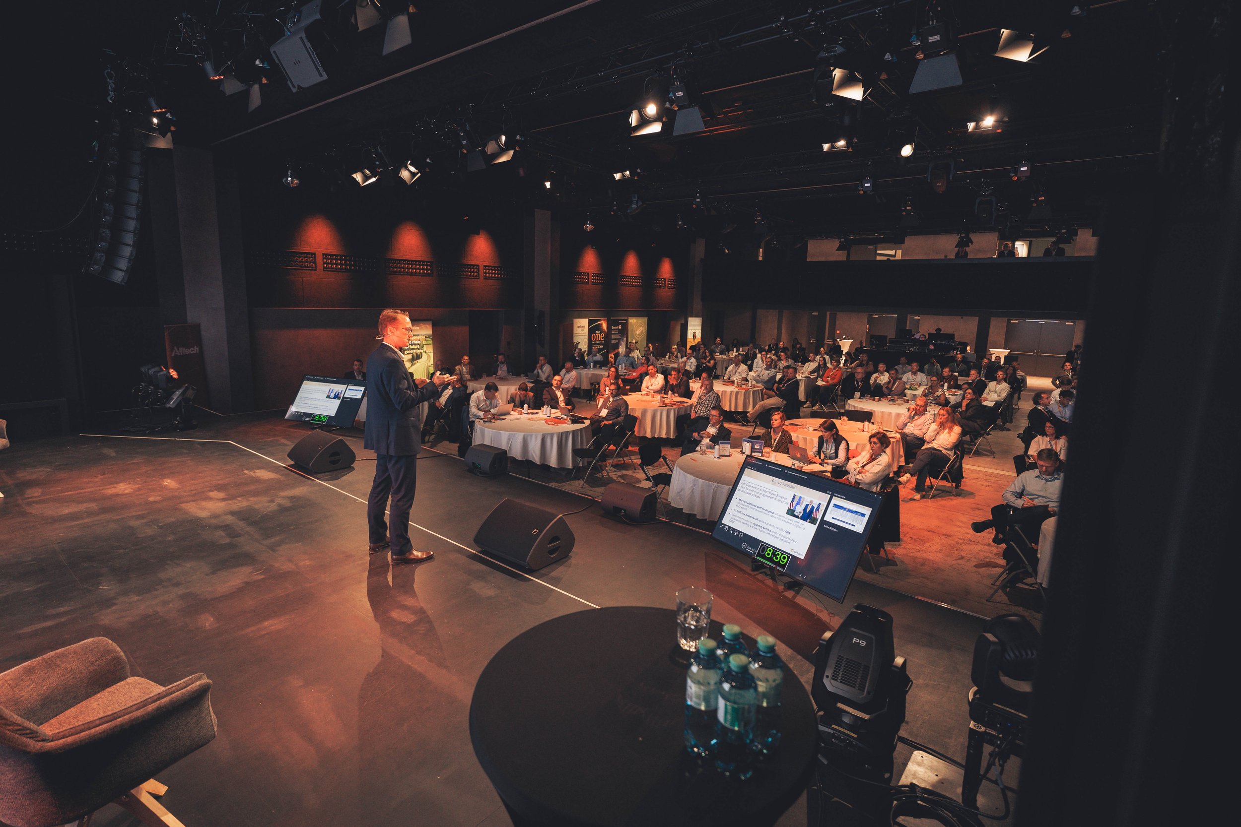 Netzwerken und Austausch: Authentische Eventfotos von Fabian Hasler, die die besondere Atmosphäre Ihres Business-Kongresses in der Steiermark dokumentieren.