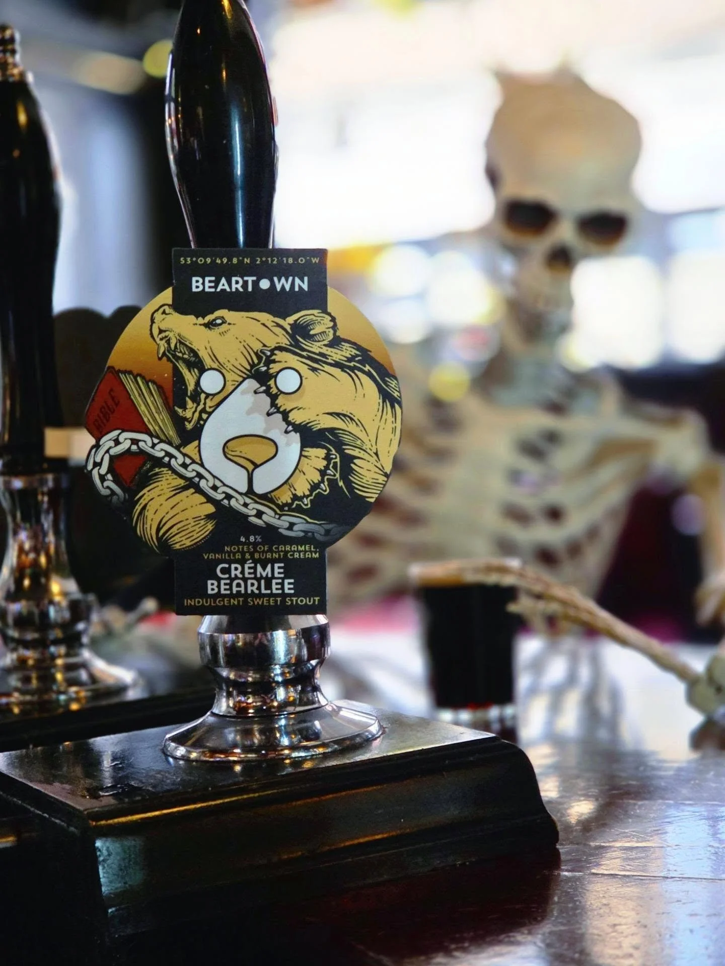 NEW ON THE BAR @beartownbrewery CR&Eacute;ME BEARLEE - Indulgent Sweet Stout // Caramel, Vanilla &amp; Burnt Cream. I'll tell you now this isn't lasting so get yourselves down for a cheeky pint (and don't forget it's the big Halloween quiz tonight!)