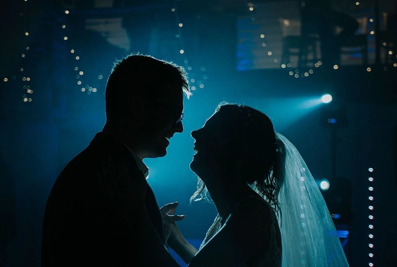 #wedding #firstdance #silhouette #bride #groom #blue #leicam8 #leica #35mm #instawedding #cornwall @7artisans.uk @7artisansofficial