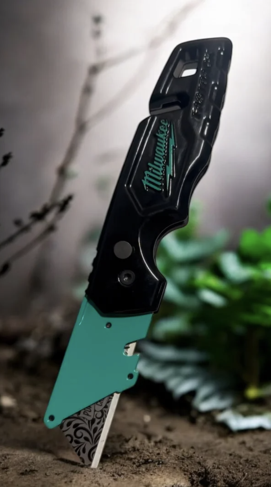 Black and Teal Utility Knife