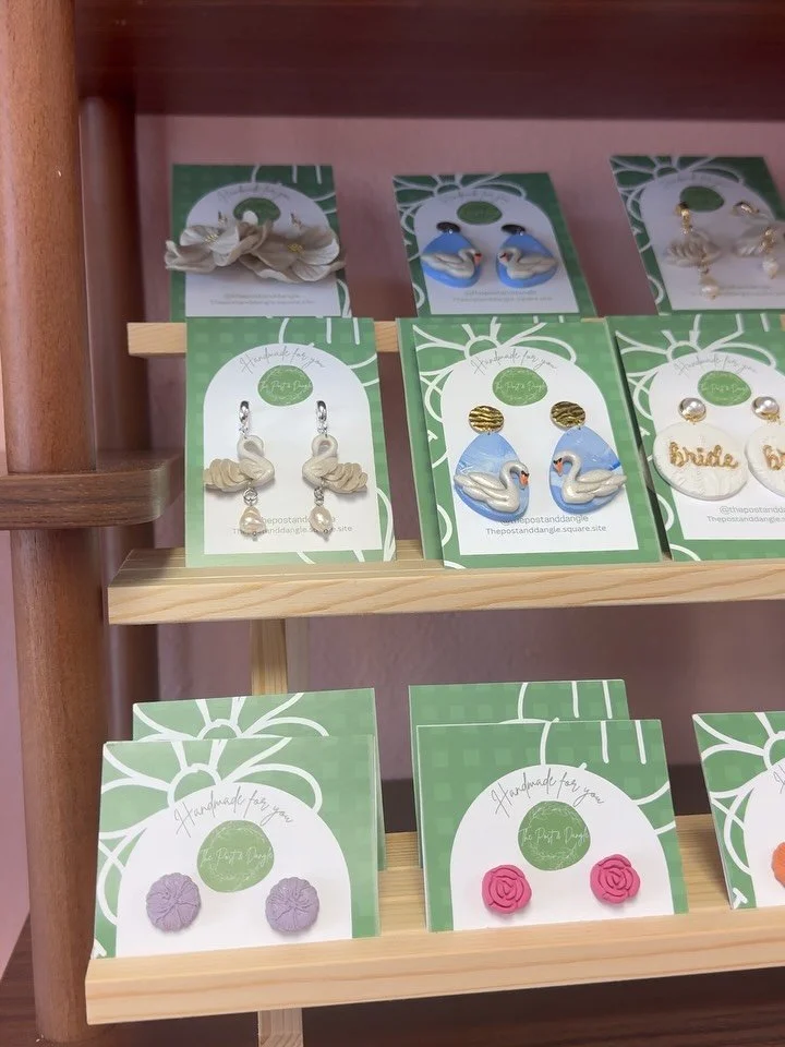 VENDOR SPOTLIGHT 🦢: You can find these STUNNING earrings by @thepostanddangle here in the shop Tuesday-Sunday!! 

Carlee crafts every polymer clay petal, wing, letter and more by hand. Find various designs in the shop or on her Instagram/website! Ex