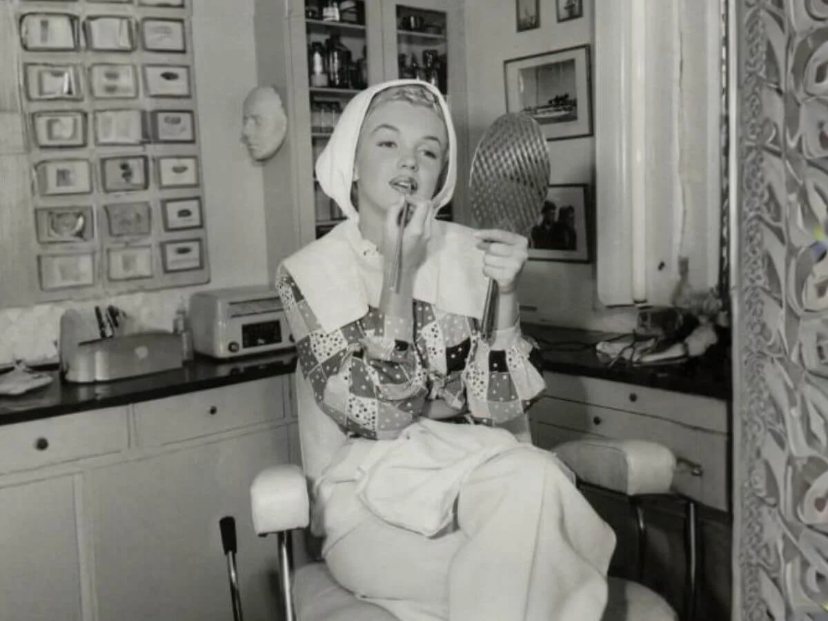 Marilyn Monroe’s Beauty Routine: Secrets of the Hollywood Icon