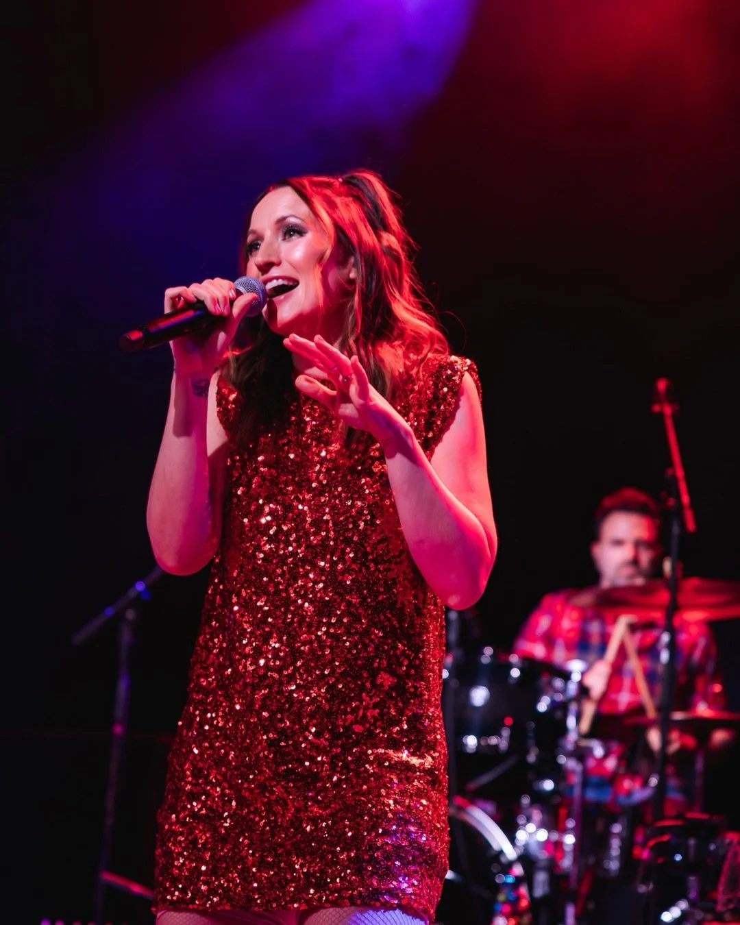 Happy holidays from the Mich(a)elsons! 🎄✡️

📸 snaps from @ingridmichaelson&rsquo;s annual Holiday Hop at Irving Plaza a few weeks ago!