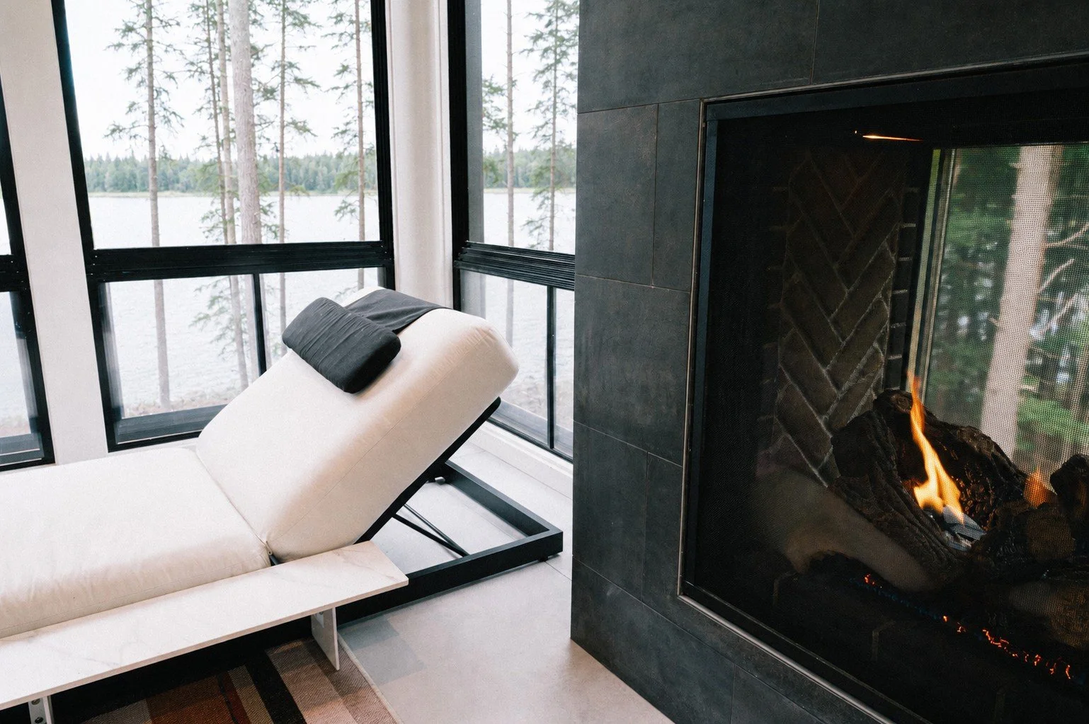 modern_lakehouse_see_through_fireplace.jpg