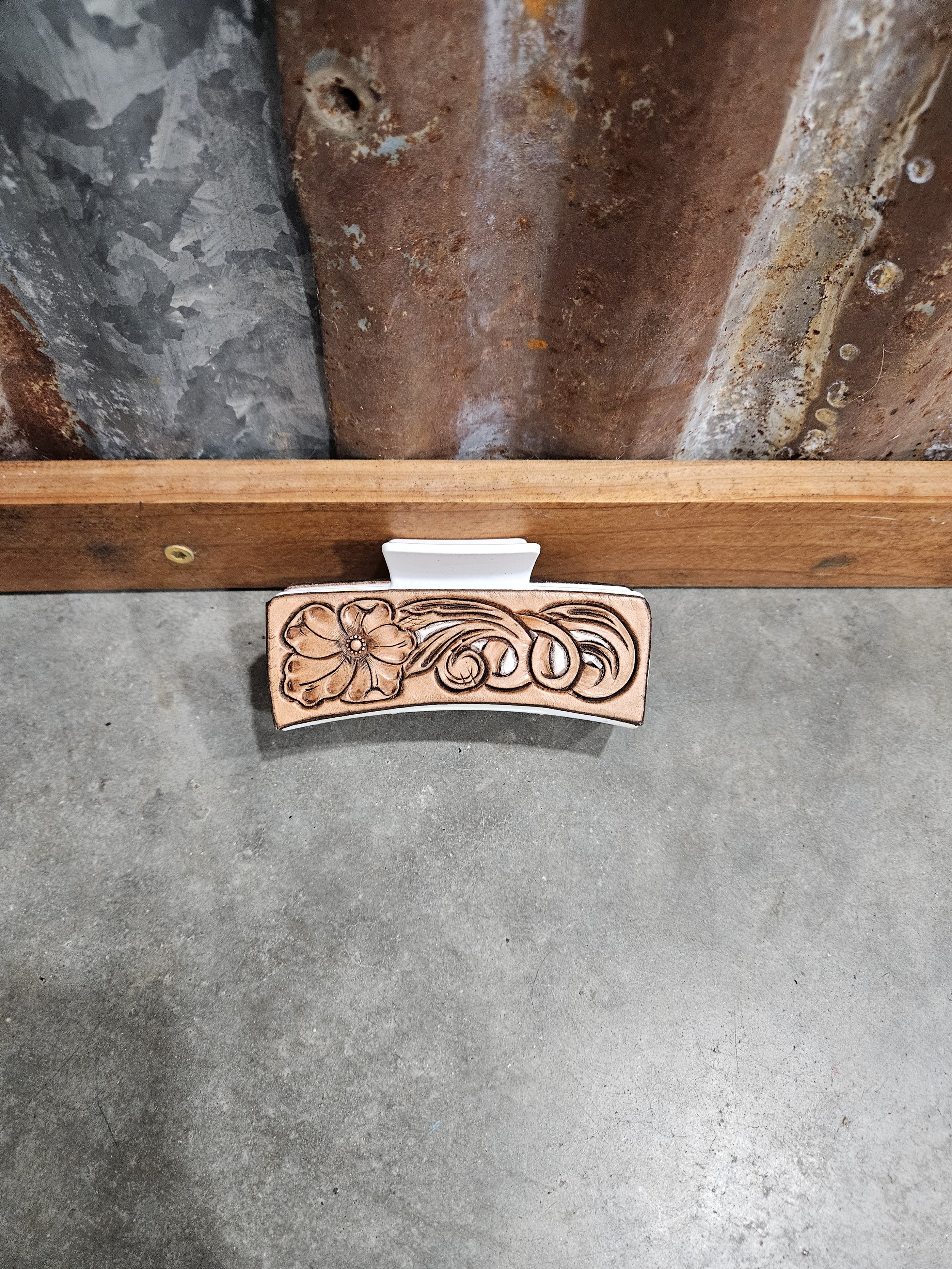 Floral and White Hair Claw