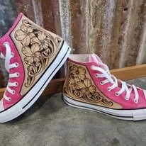Pink Converse women's 7