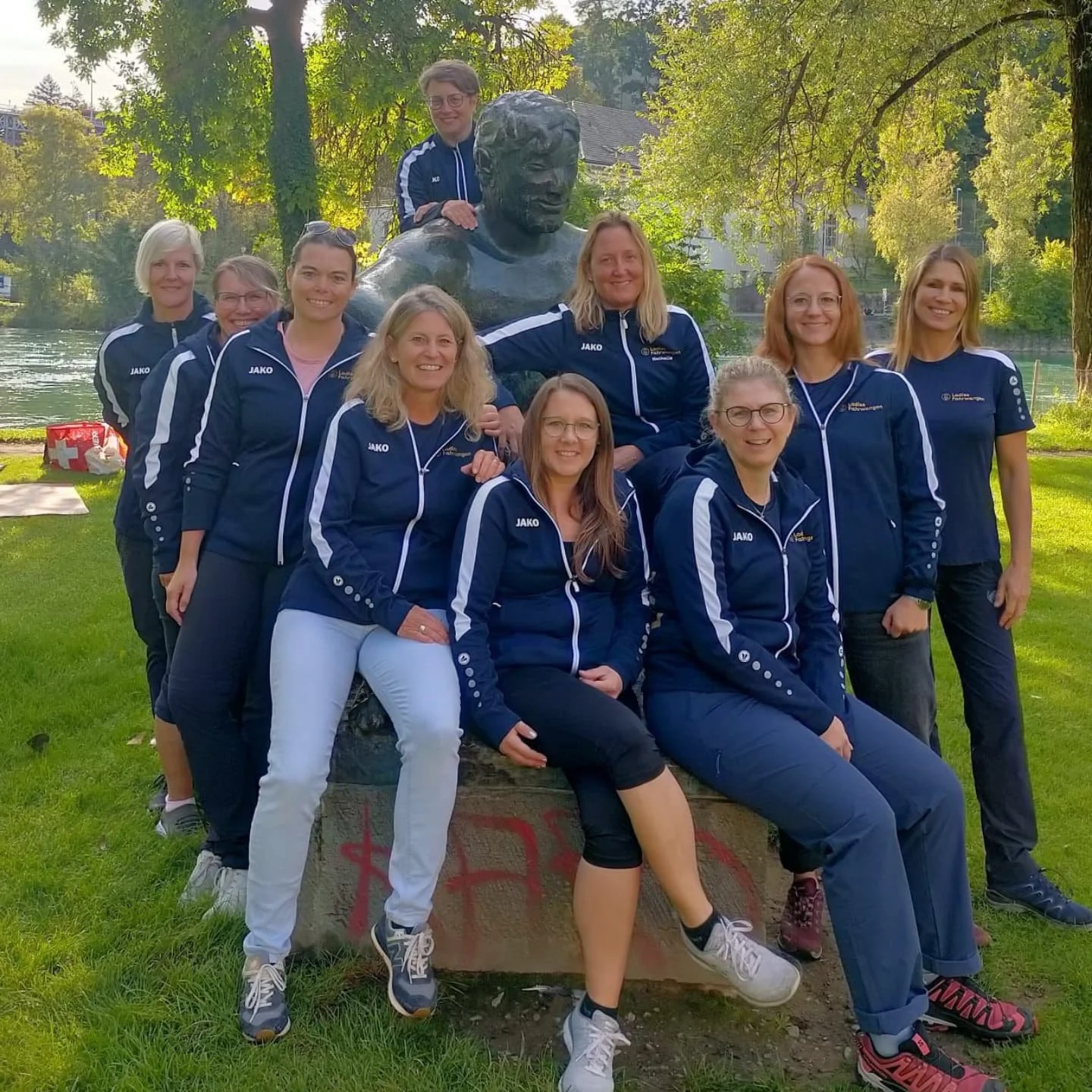 Die Turnfahrt der Ladies f&uuml;hrte nach Bern.
W&auml;hrend die Nicht-Wasserscheuen mit dem Boot die Aare hinunter fuhren, liefen die anderen zu Fuss. Zum Mittagessen trafen sich die beiden Gruppen im Bremgarten (BE) wieder. Gest&auml;rkt ging es mi