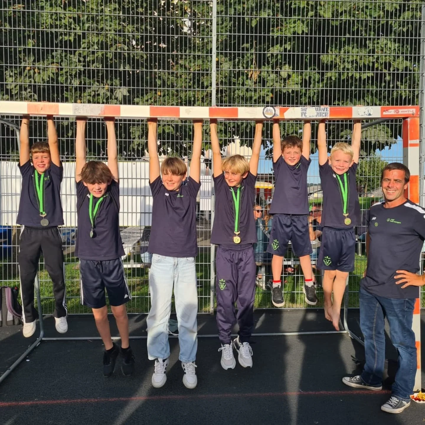 Der j&auml;hrliche Kreisjugitag fand am Wochenende statt. Am Samstag nahmen sechs motivierte Knaben an den Ger&auml;teturnwettbewerben teil. Sie waren erfolgreich und konnten mit vier Medaillen nach Hause fahren.🏅
Am Sonntag fanden die Spielturniere