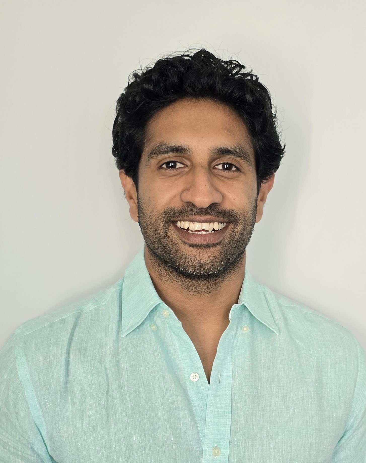 Portrait of Shanil Karunananda, Co-founder of Langarian Travel