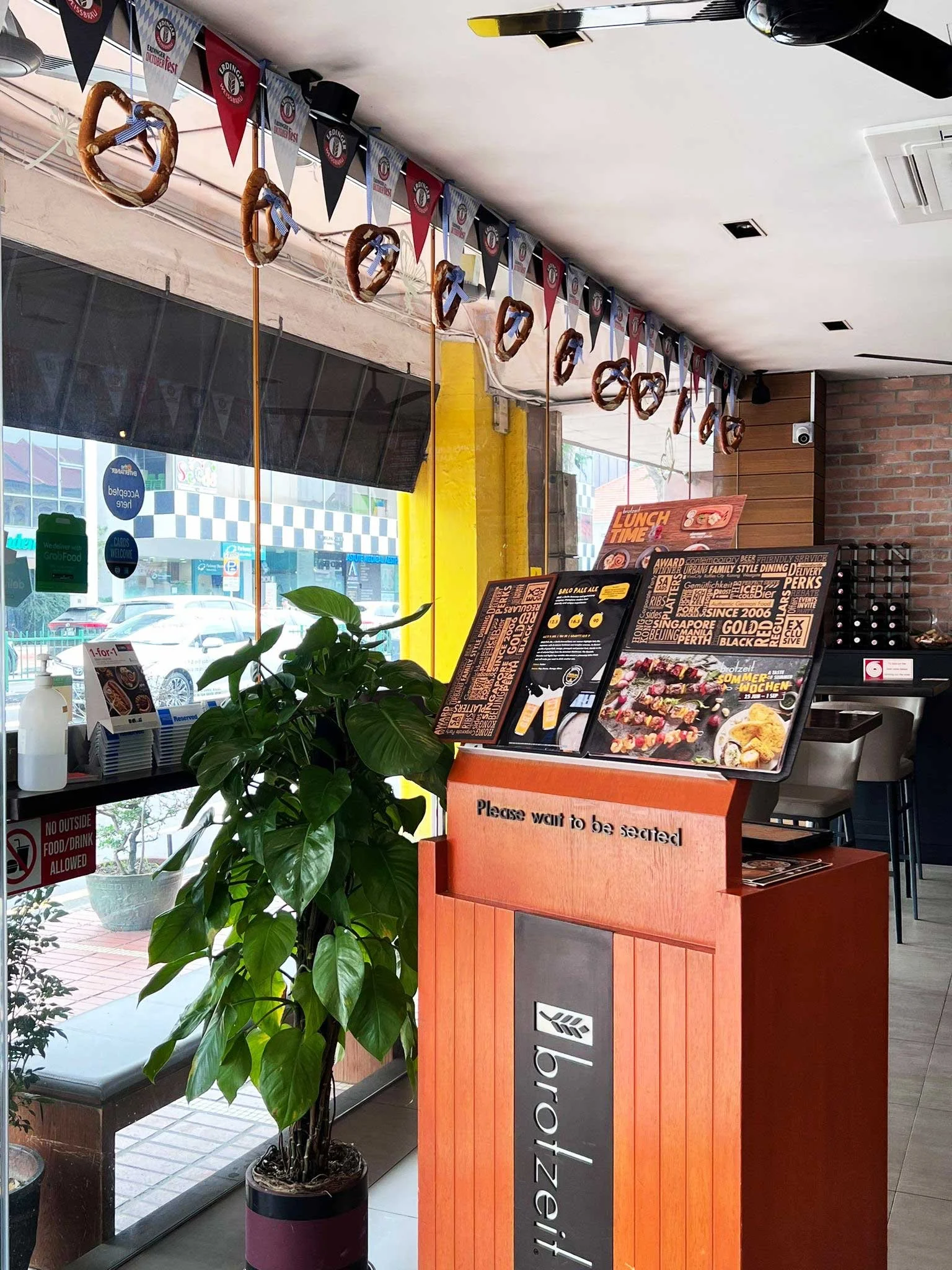Brotzeit-Storefront-Menu.JPG