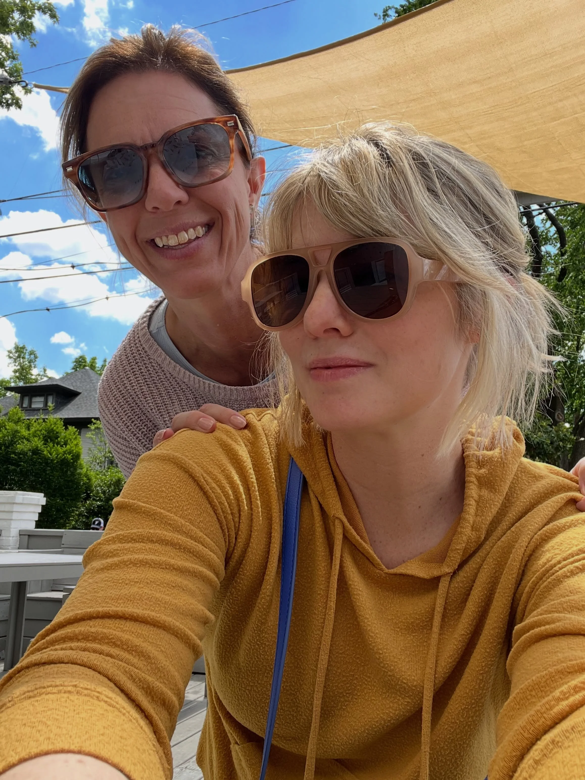 Throwing shade and dreaming big with @ali_fetterhoff and @florenceandthemachine in Nashville. 🕶️🎸🩷 best weekend ever!