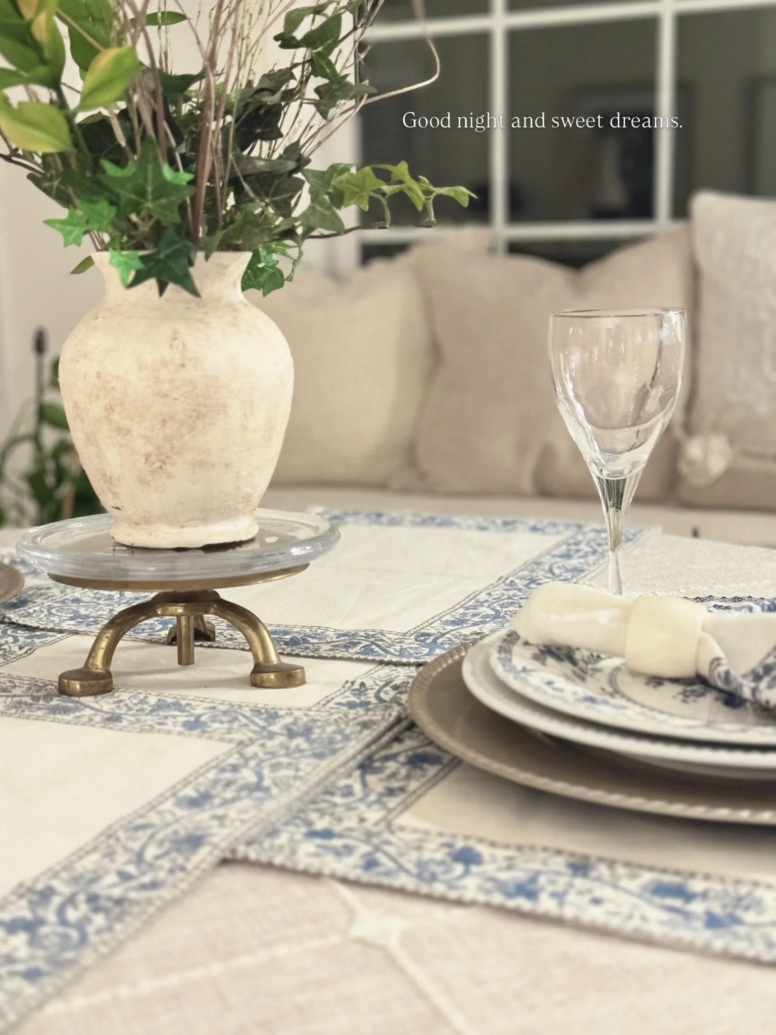 Good night and sweet dreams! 😴 

~ Virginia 🤍
Dwell Style Interiors 

#charlottedesigners #dwellstyleinteriors #transitionalclassic #breakfastnookdesign #neutralwithtexture
