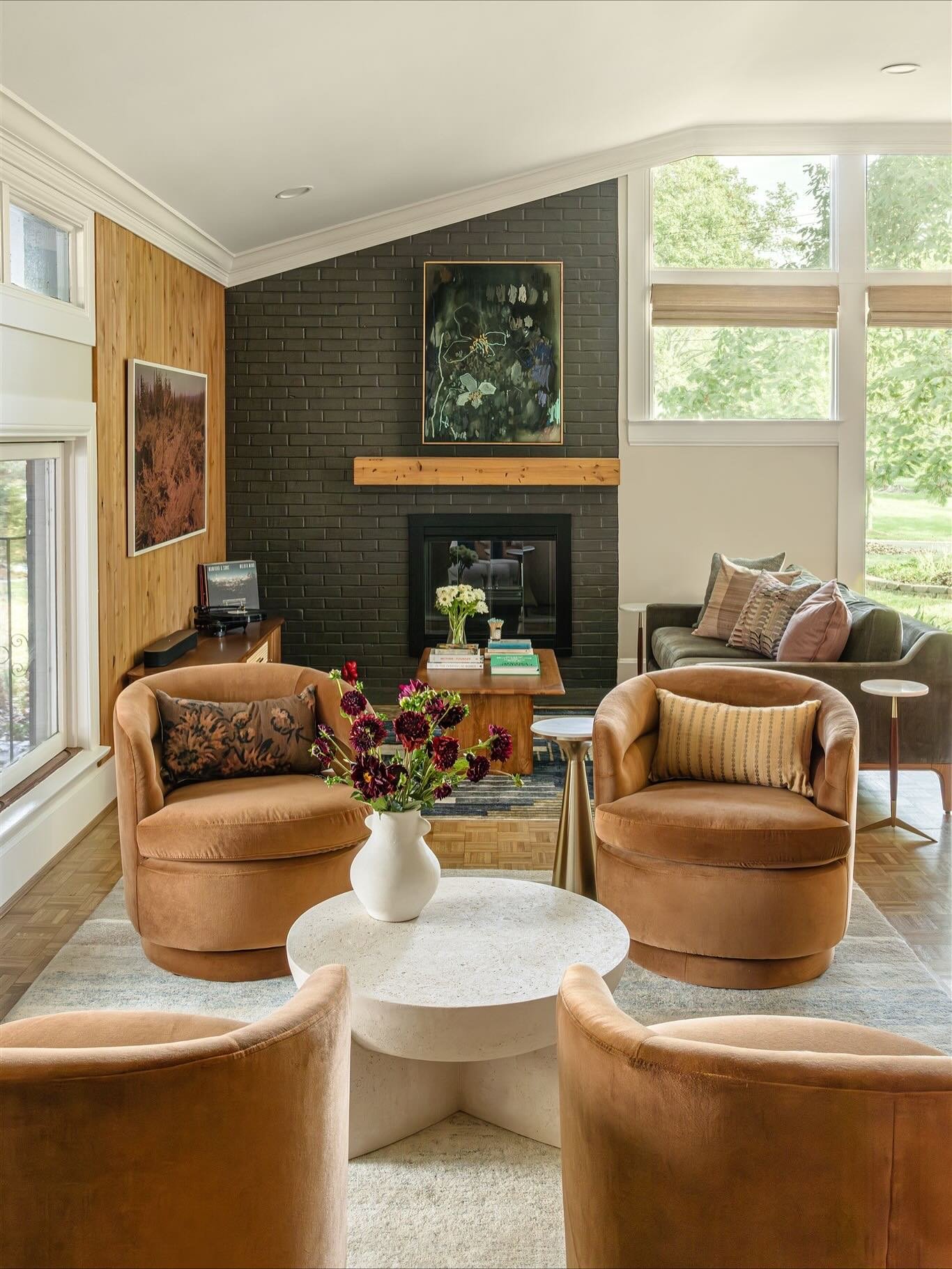 A peek into one of the projects I photographed for @jackiebarnesdesign this fall! 

A beautiful flowing space where Midcentury Modern meets Swedish design. I love the way that light dances across the rooms through the many windows, yet there&rsquo;s 