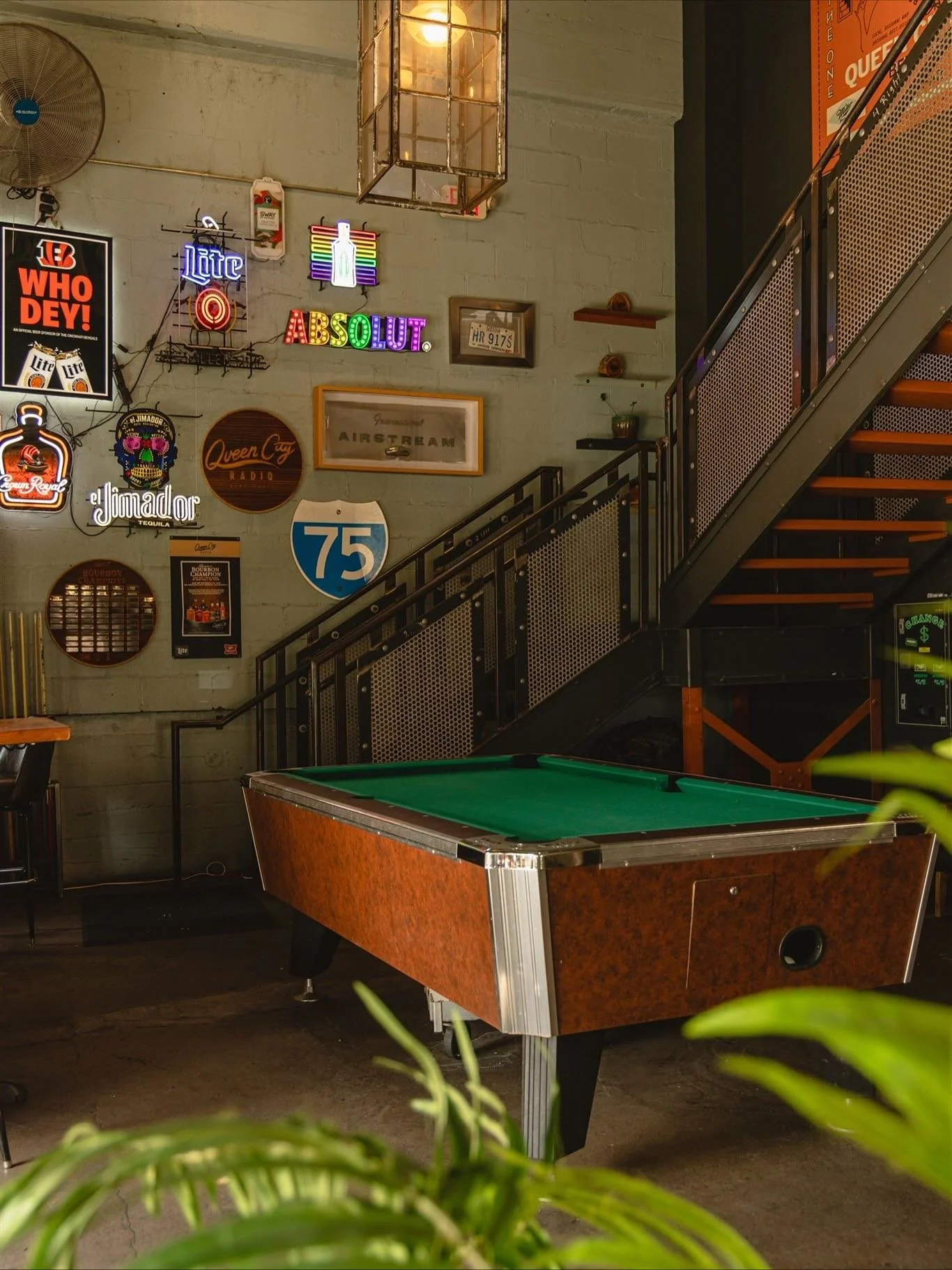 Some sunny snaps 🌞 from a super fun photoshoot I had with @queencityradio + @thelubeckercincinnati this summer! 

QCR is such a special place in this city and community and it was an honor to get to capture some fresh photos to showcase their iconic