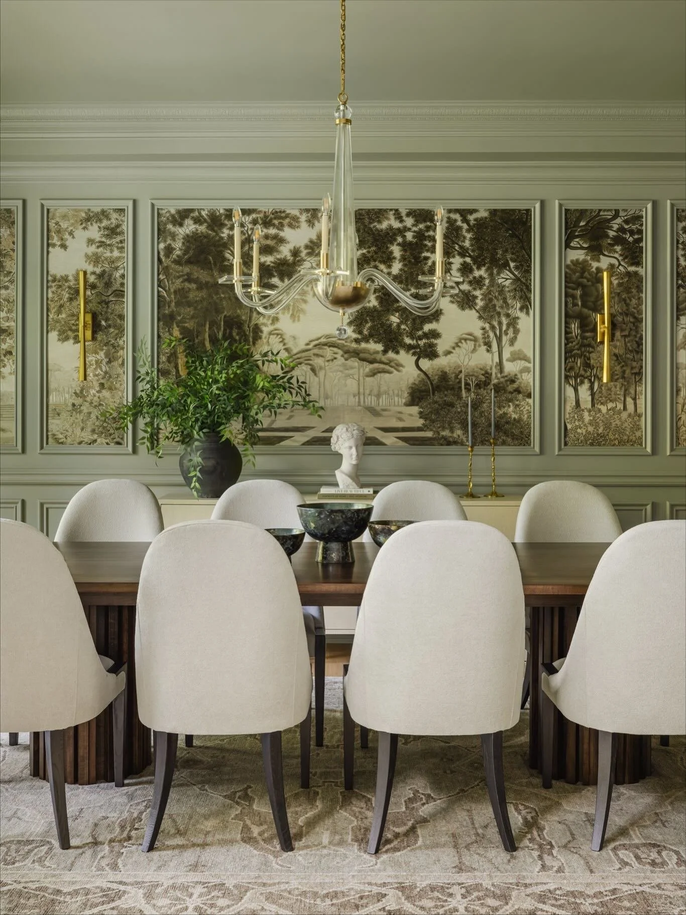 A peek into one of the gorgeous projects I photographed for @bishop.design in Indian Hill this summer! These spaces will soon be filled with loved ones, laughter and delicious dishes as the holiday season begins! 🦃🎄✨

Which room is your favorite?