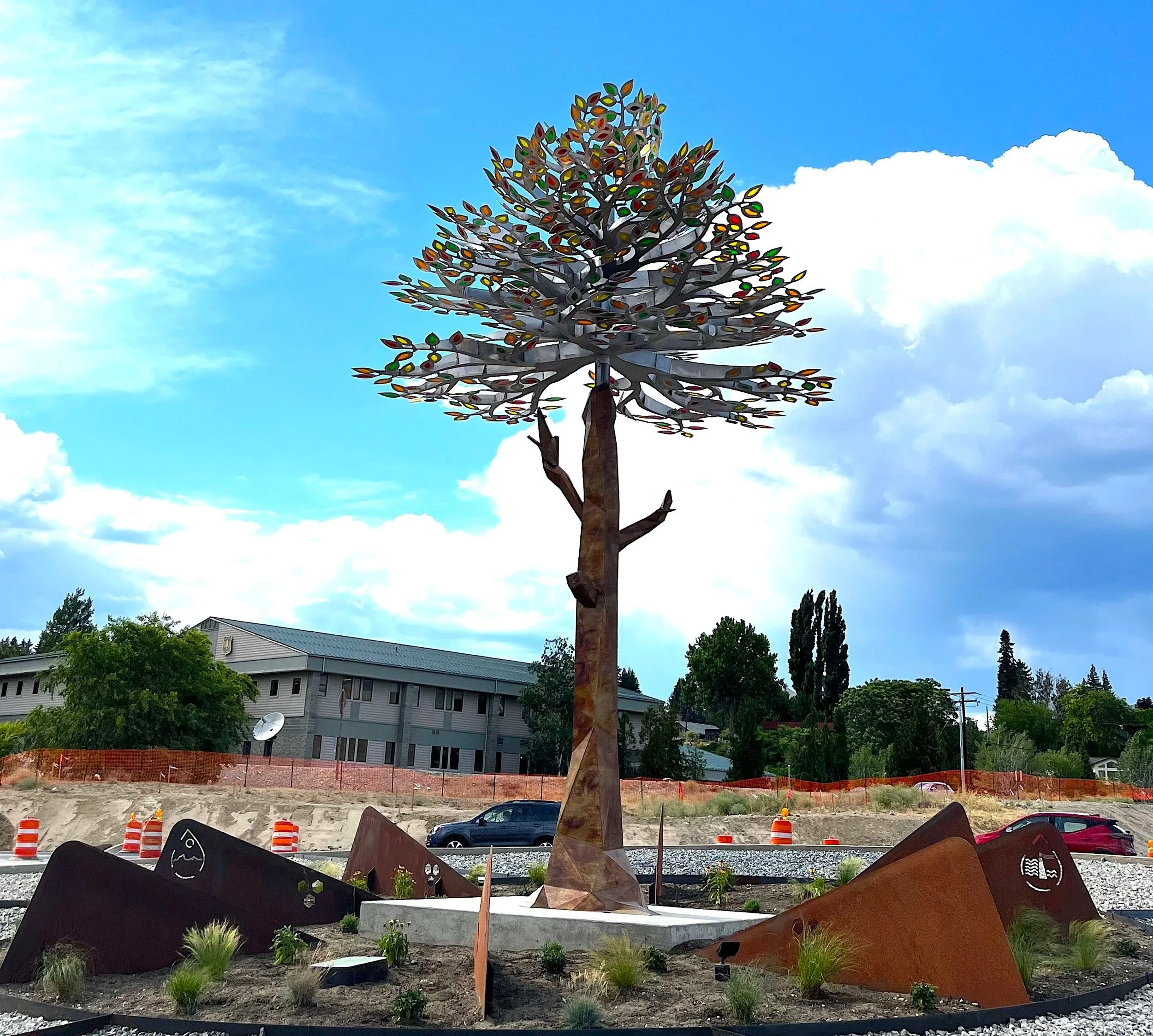 Valley of Fruition
📍Wenatchee WA.
30' tall
2023