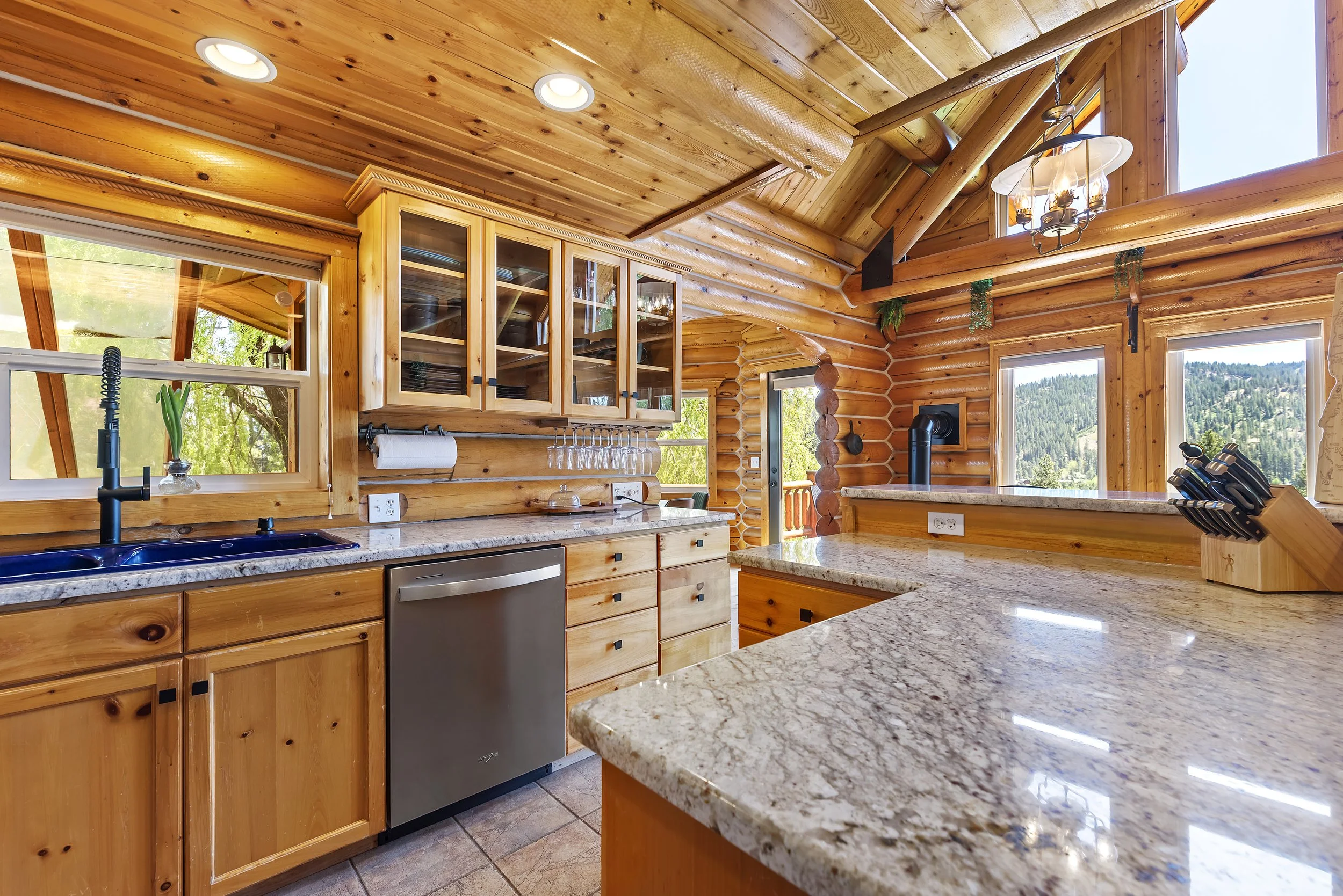 22-15 Village Ln - Taryn Johnson_022.jpg