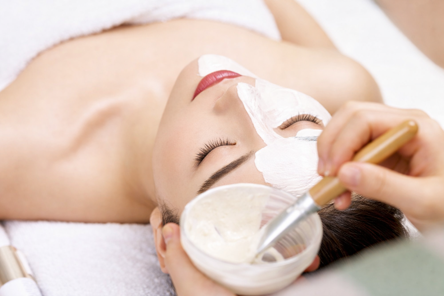 Seoul Signature Facial training course teaching foundational facial techniques, skin analysis, and barrier-focused Korean-inspired skincare methods