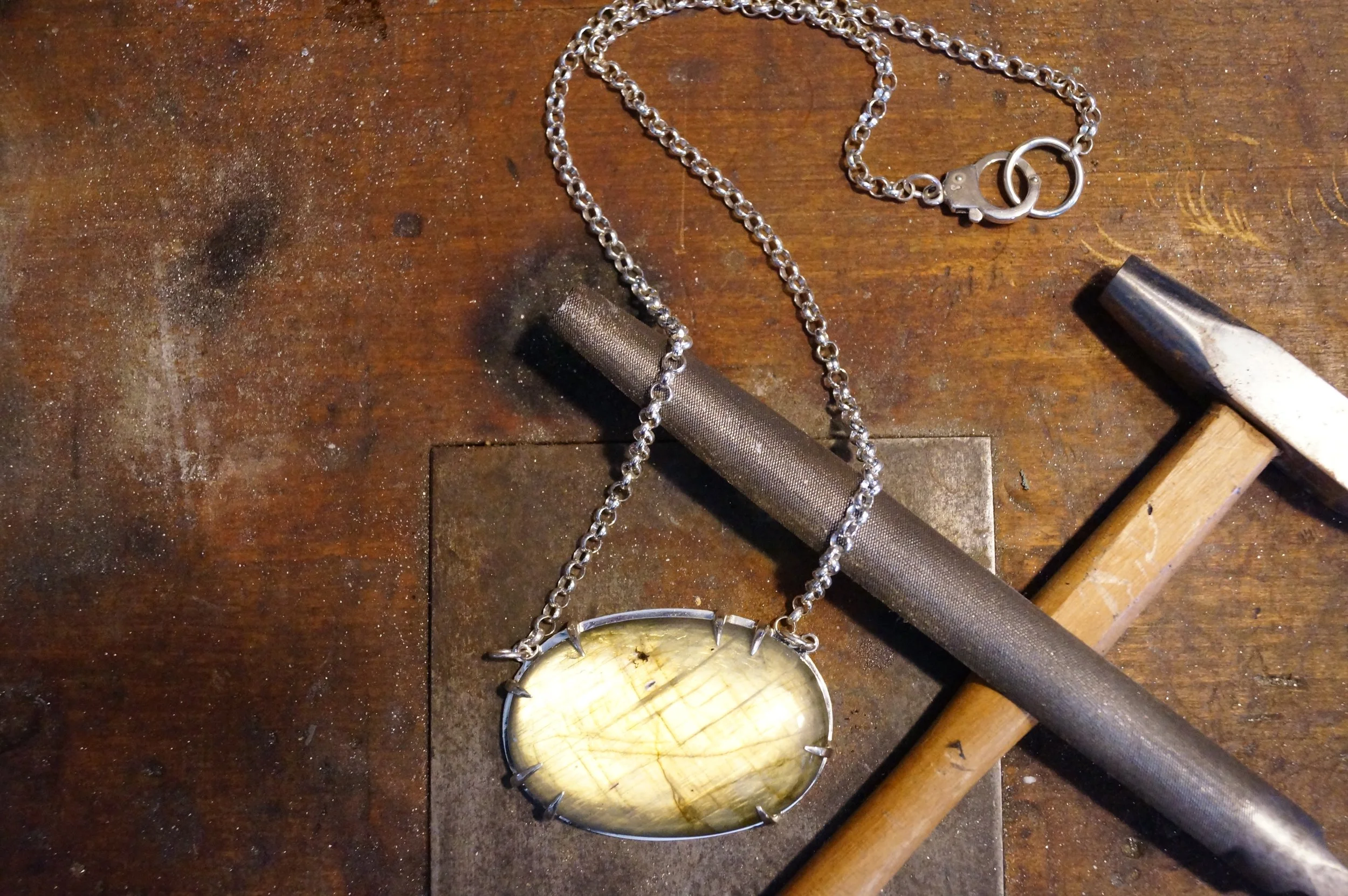 large labradorite claw setting with handcuff clasp4.JPG