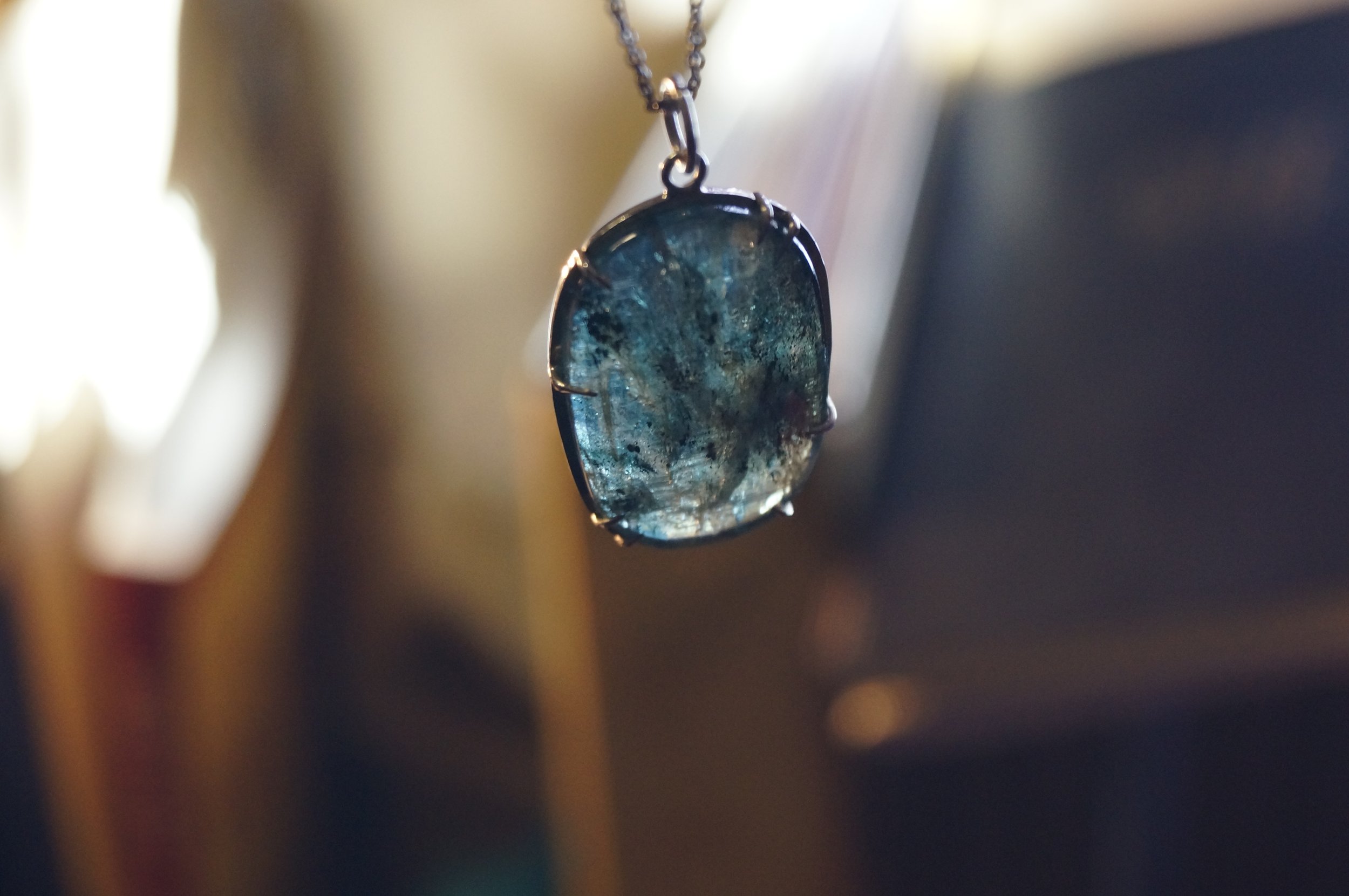 blue kyanite claw setting pendant1.JPG