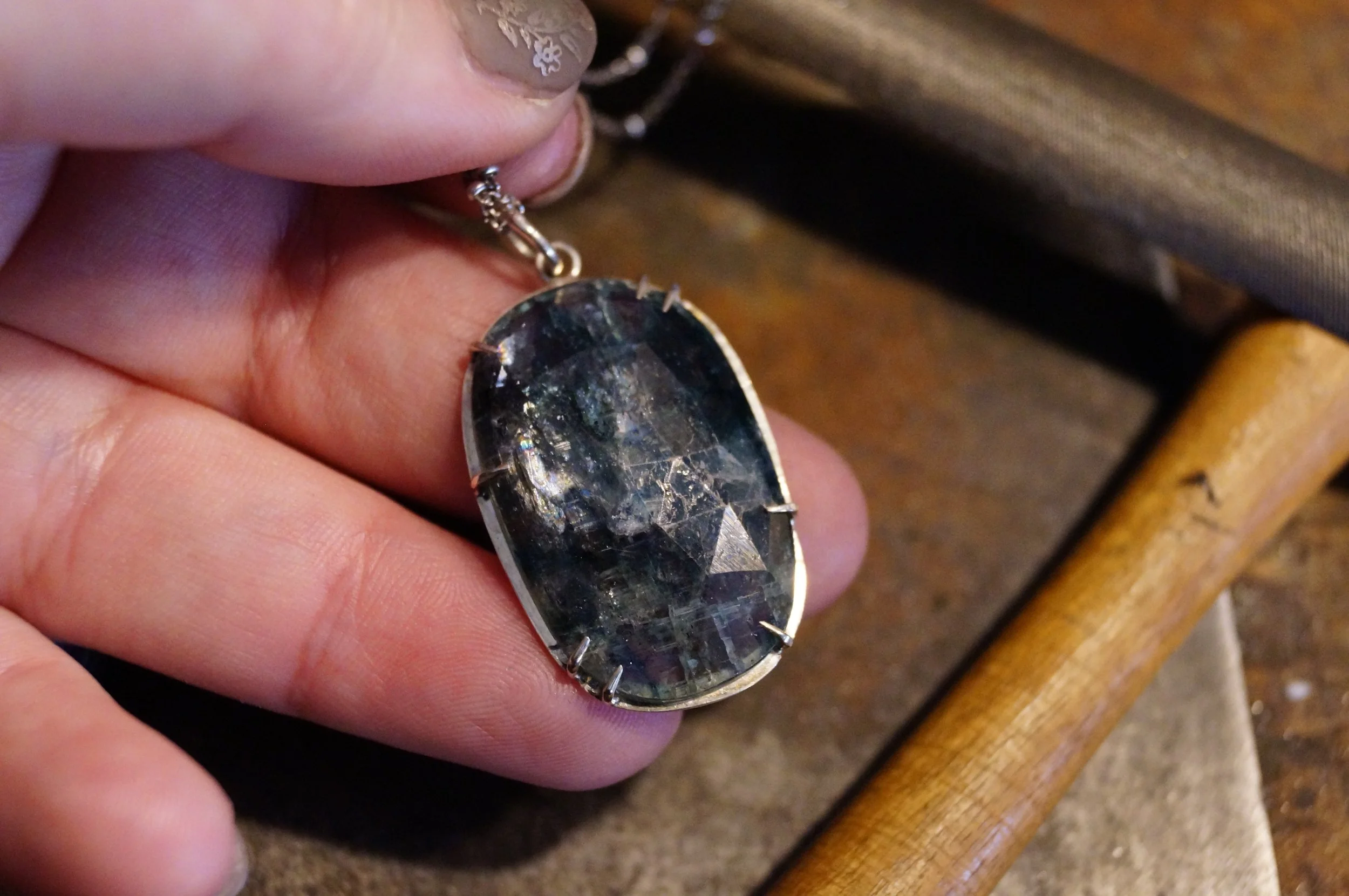 blue kyanite claw setting pendant9.JPG