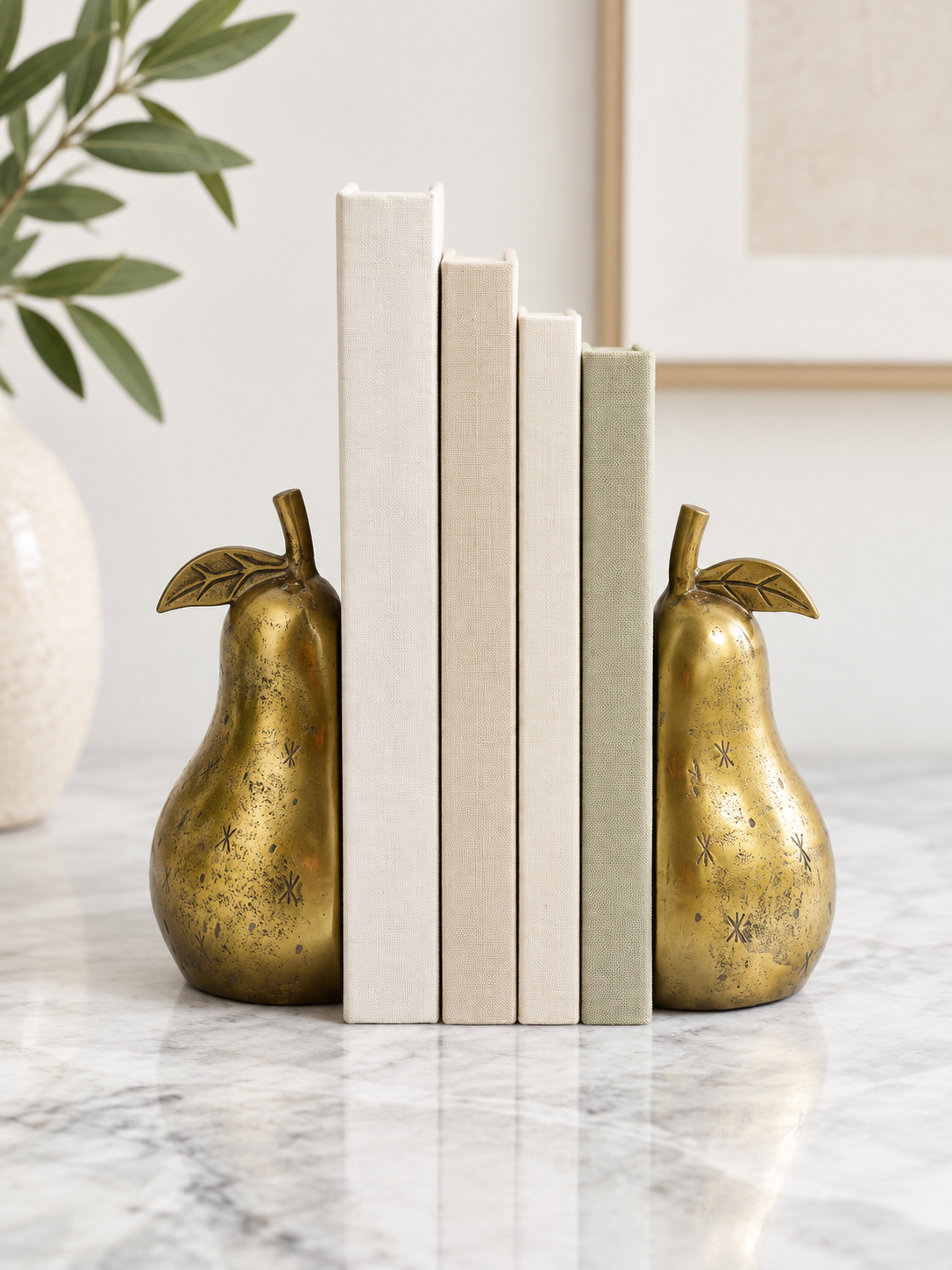 Golden pear bookends x ricardojposada.png