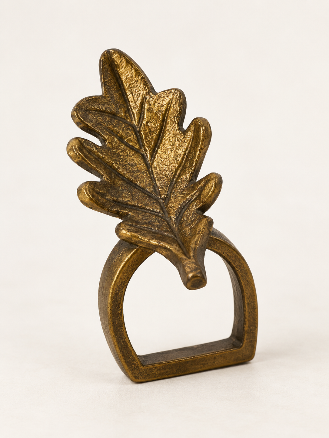 Antique gold oak leaf napkin ring-1.png