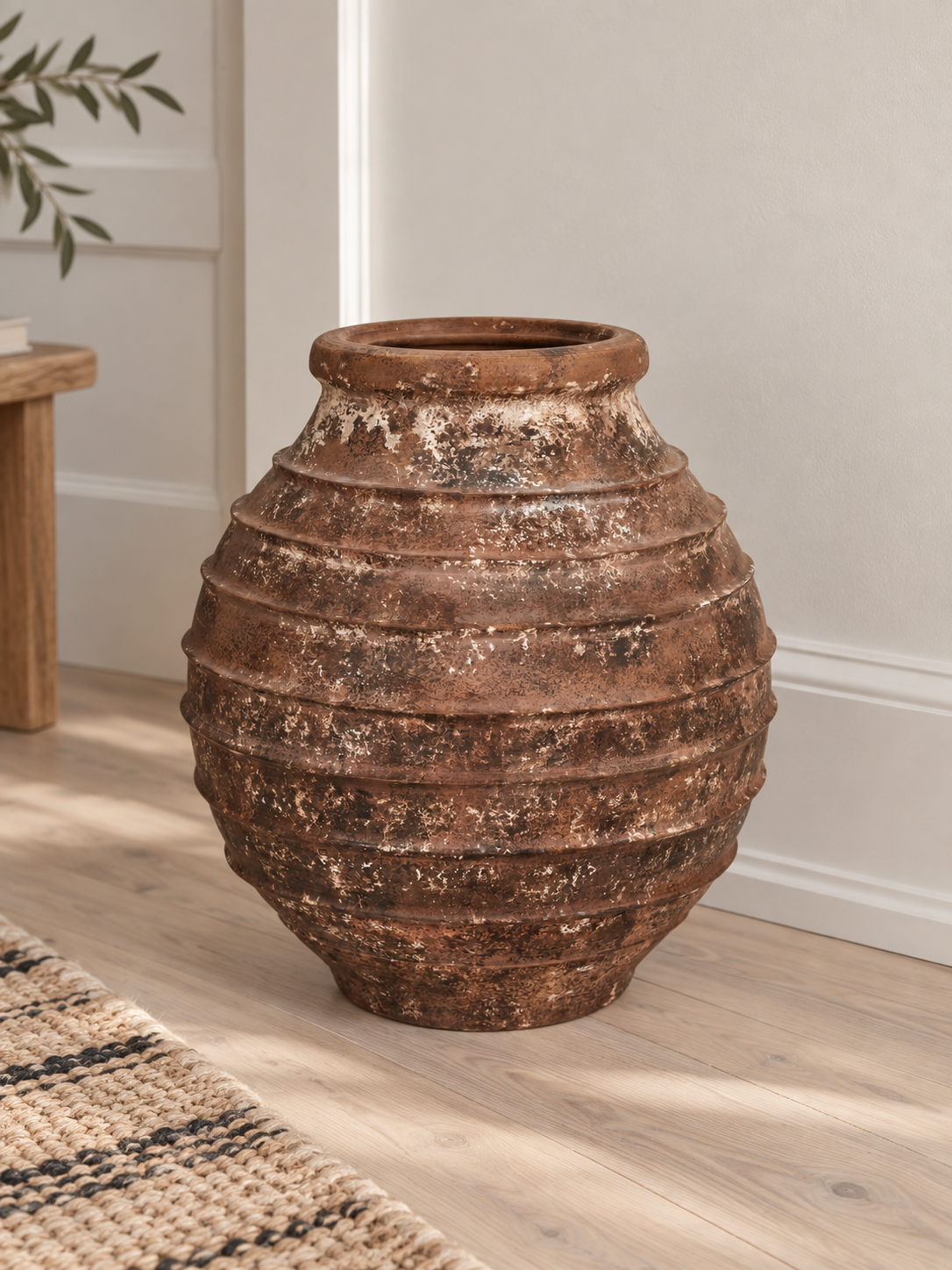 bellamar vase in room.png