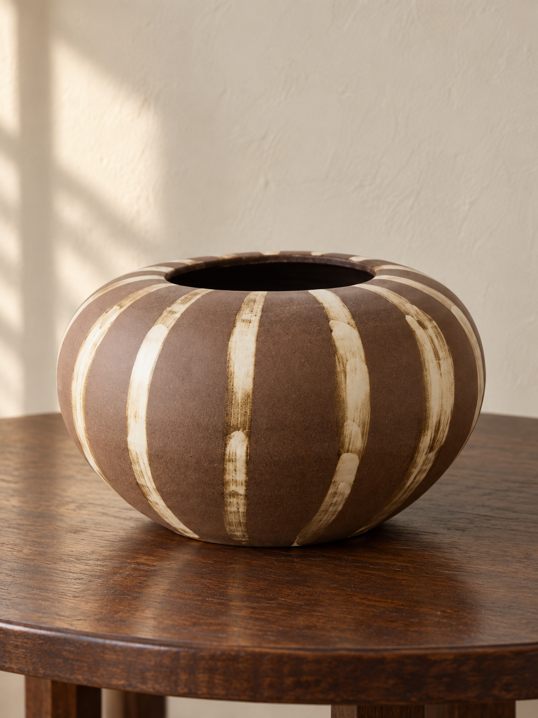 Atwood vase brown.png
