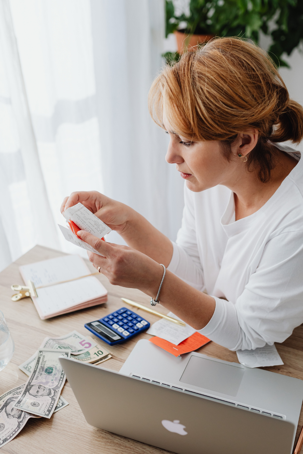 How Much Does a Bookkeeper Cost?