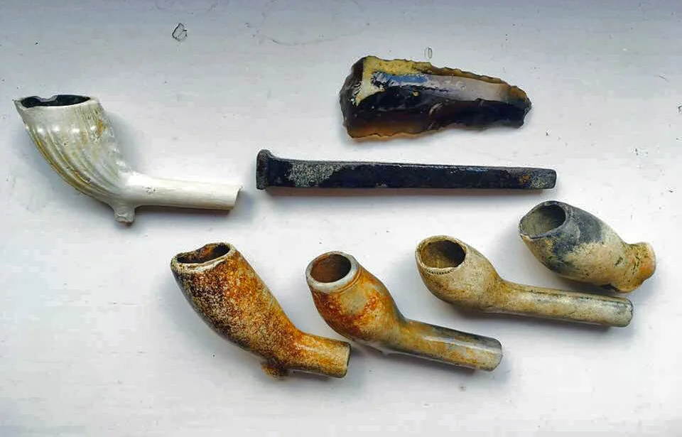 Found clay pipes, copper nail and a 2000 year old flint tool, Chelsea, London, 2017. Photo: Joshua Lue Chee Kong