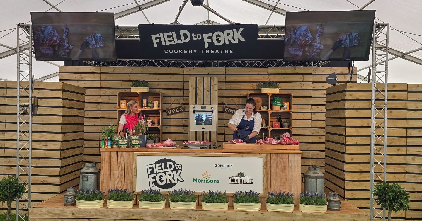 That&rsquo;s a wrap on day one at @farmfest_uk 🐑🥩

Today I hosted a lamb carcass demo in the Field to Fork Cookery Theatre using a beautiful Texel x Suffolk lamb from the West Country, courtesy of @hgwalter 🙌

Amazing to see so many people interes