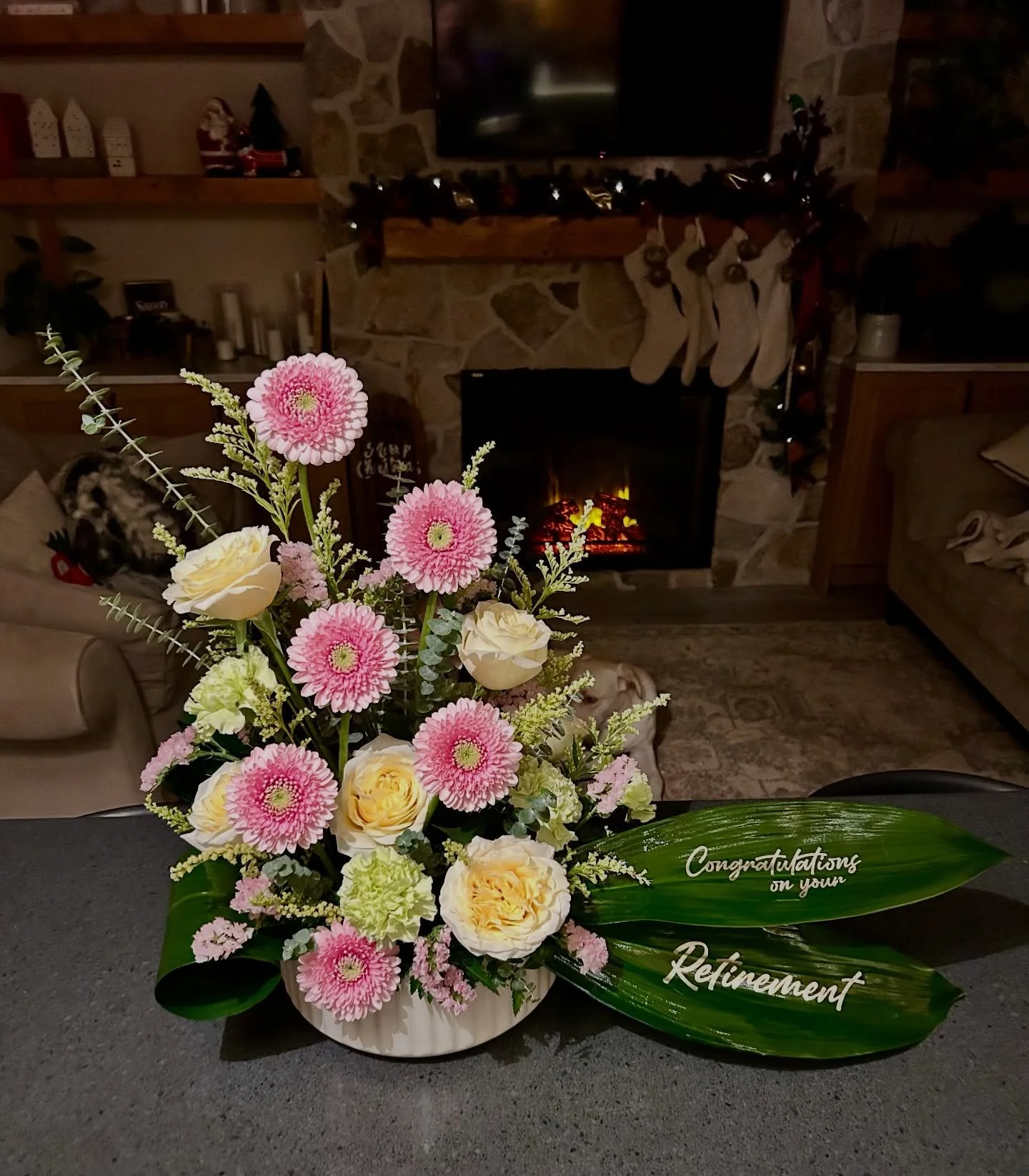 An arrangement made to honour years of dedication as a grade school teacher and a future full of well-deserved rest!💐✨
Congratulations on your retirement Laura! 

#retirement #retiredlife #teacher #floralarrangement