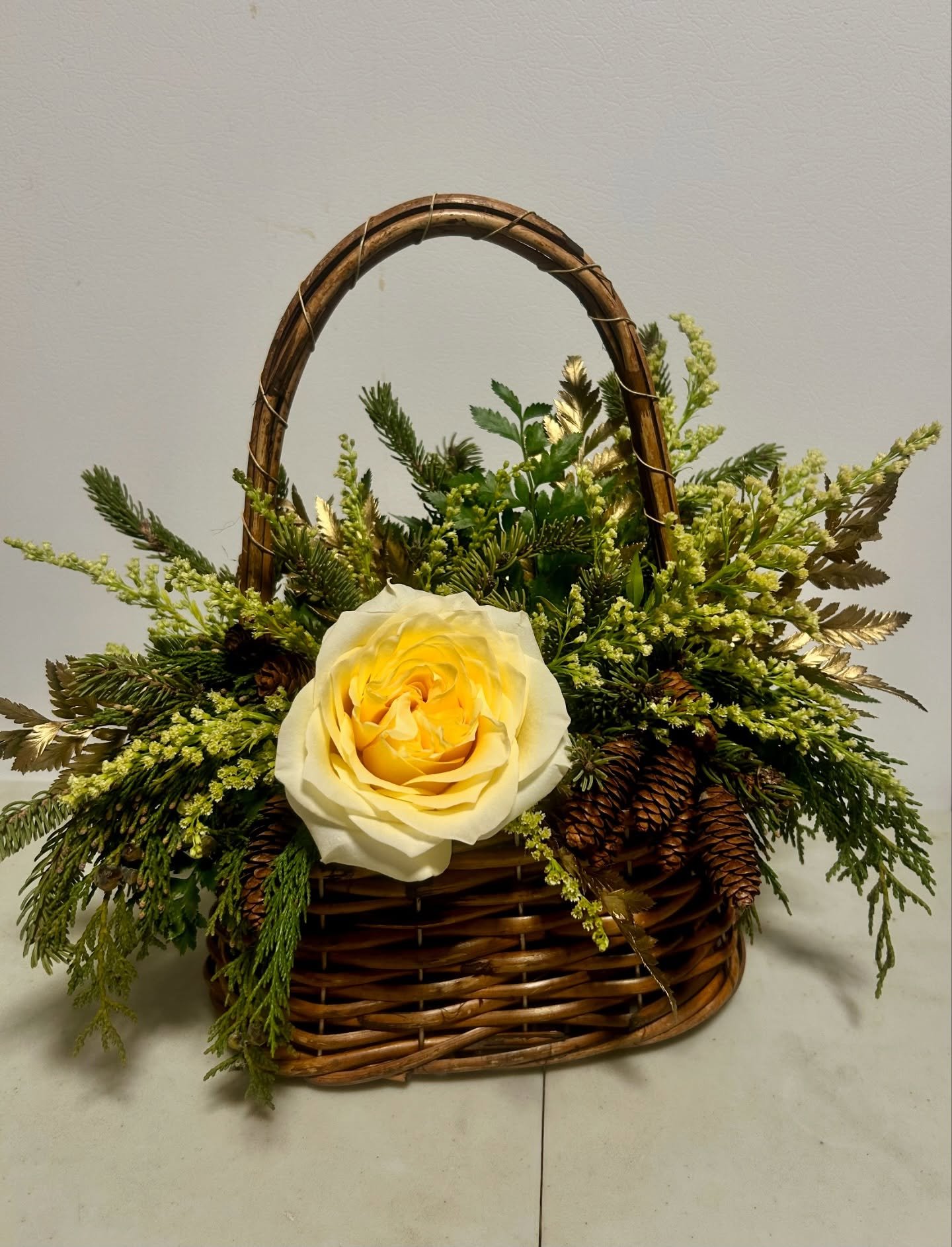 We&rsquo;re all set and ready for you ✨🎄
These centrepieces (and more) are available today at the Christmas Farmers Market!
📍 Lindsay Armoury
🕘 9&ndash;2
Come say hi and take home something festive 🤍

@lindsayfarmersmarketontario 

#christmasmark